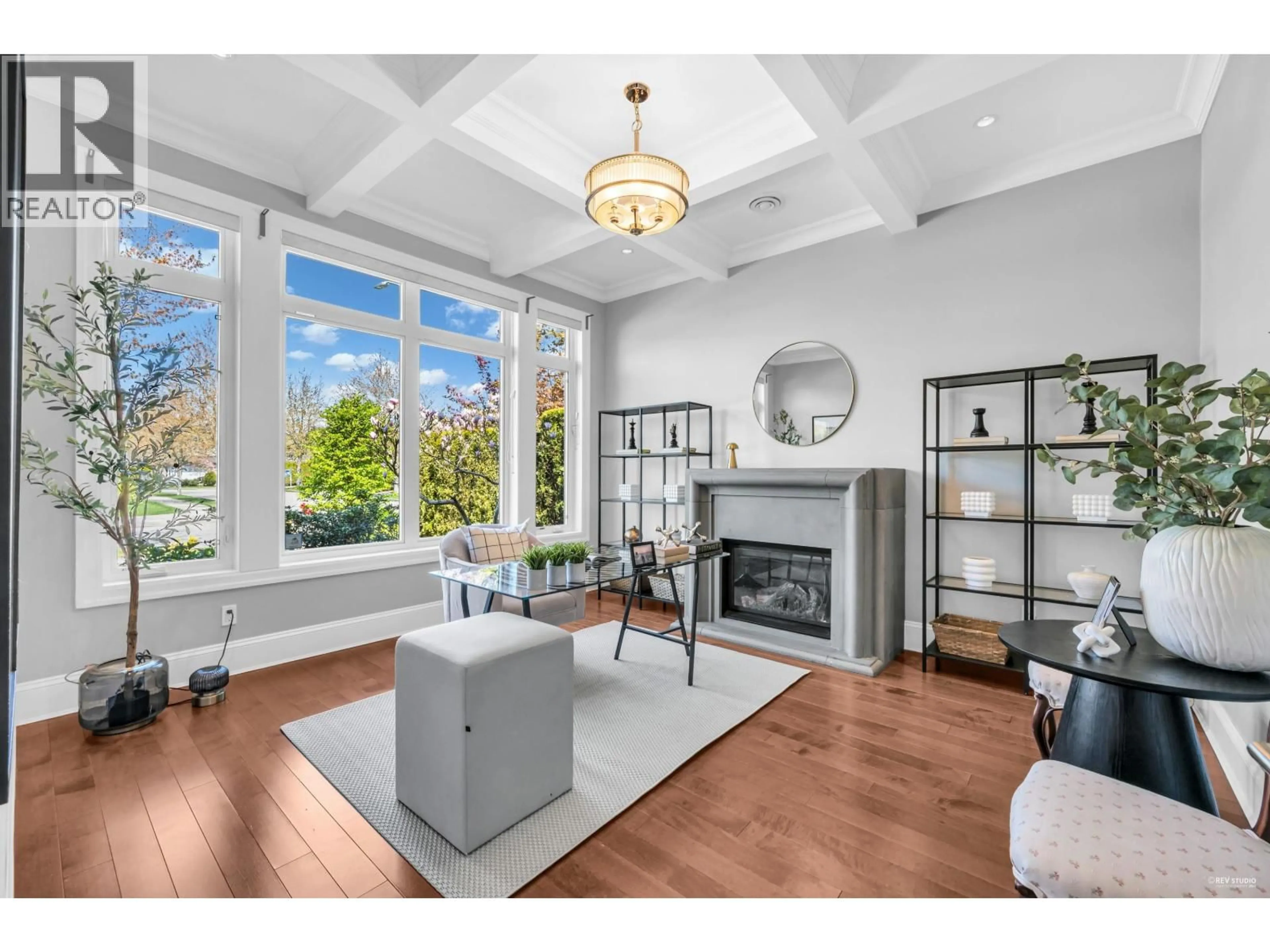 Living room with furniture, unknown for 3460 SEMLIN DRIVE, Richmond British Columbia V7C5W8