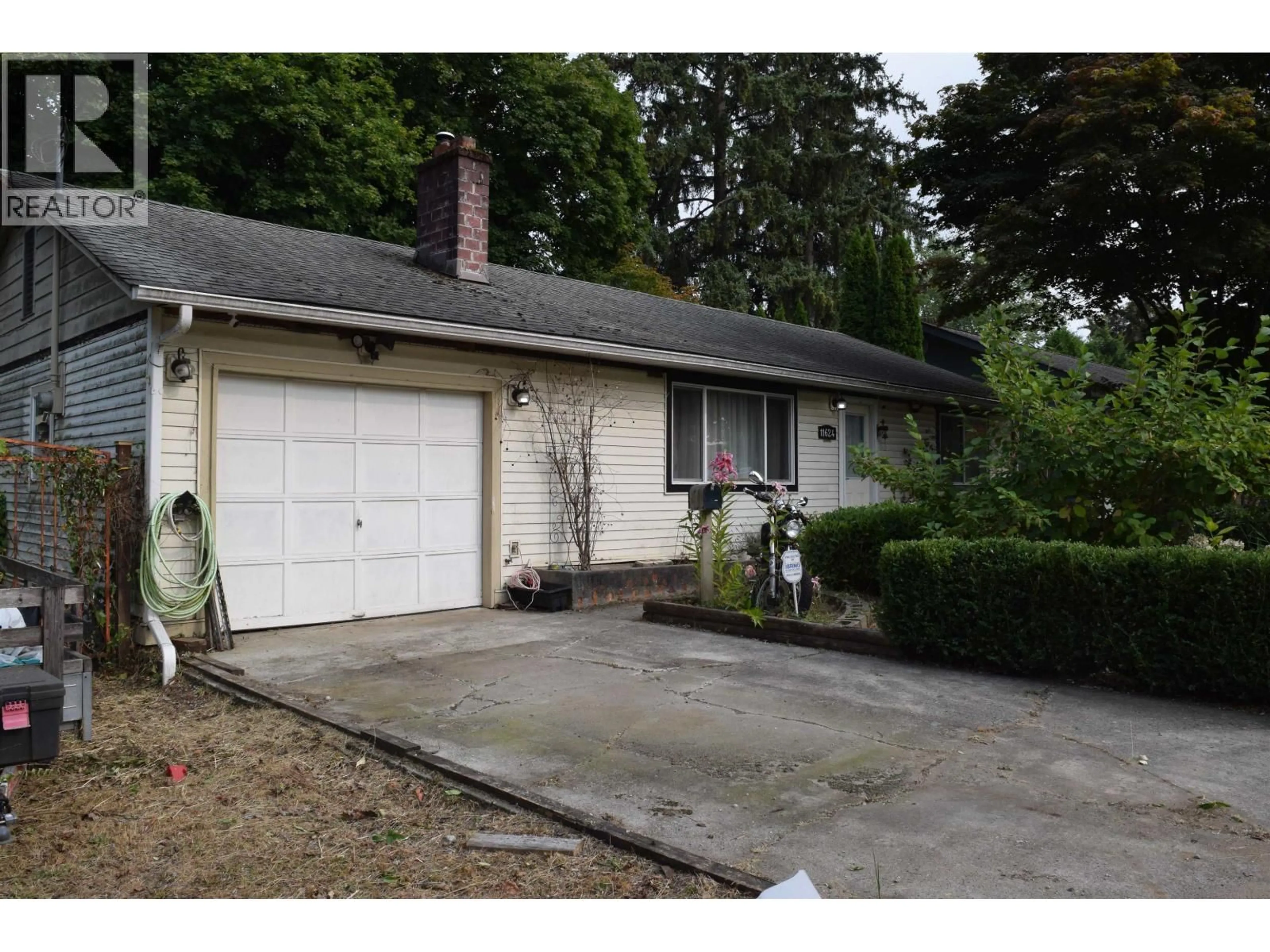Home with vinyl exterior material, street for 11624 212 STREET, Maple Ridge British Columbia V2X4Z5