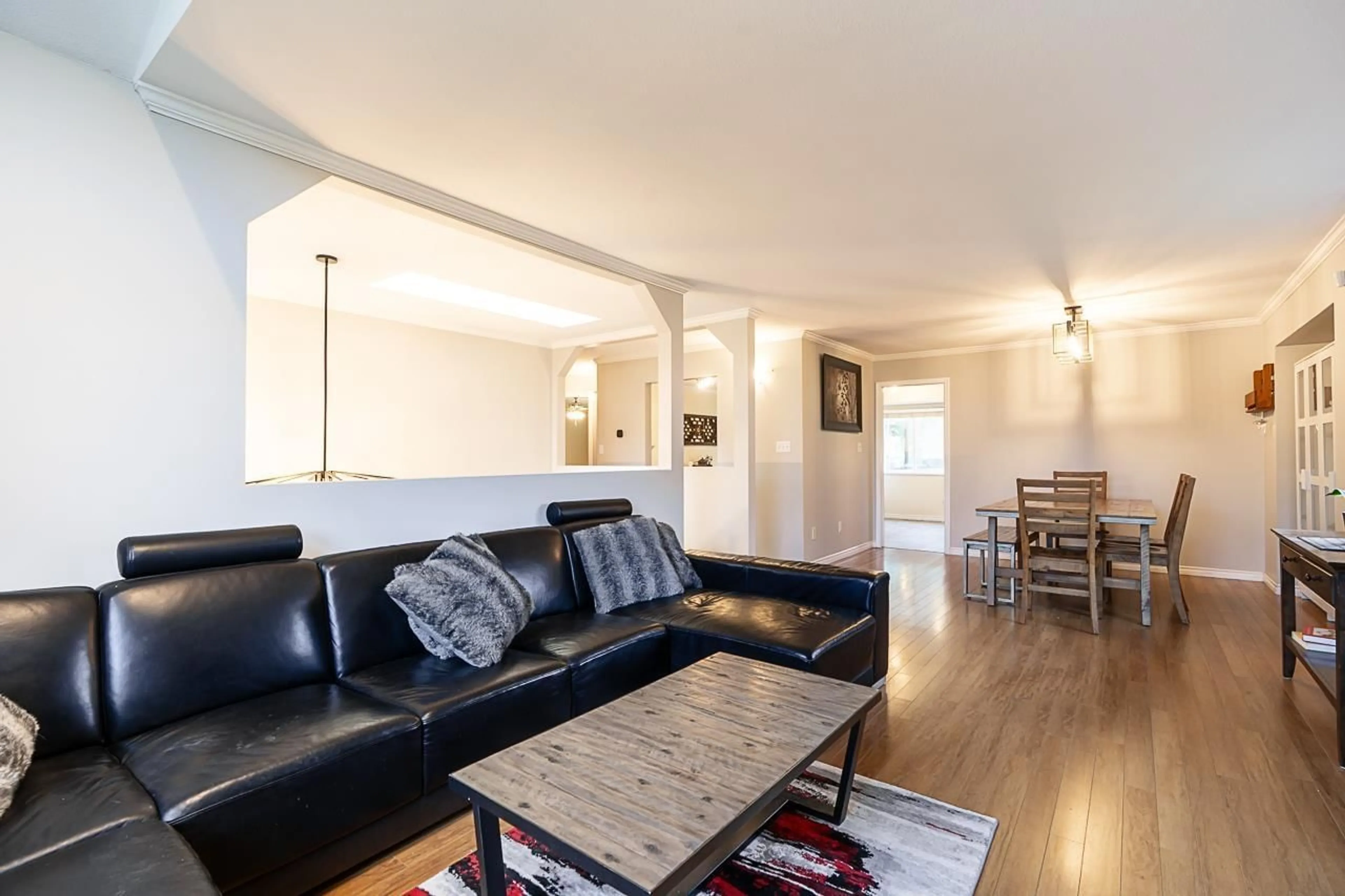 Living room with furniture, wood/laminate floor for 8441 COX DRIVE, Mission British Columbia V2V6V3