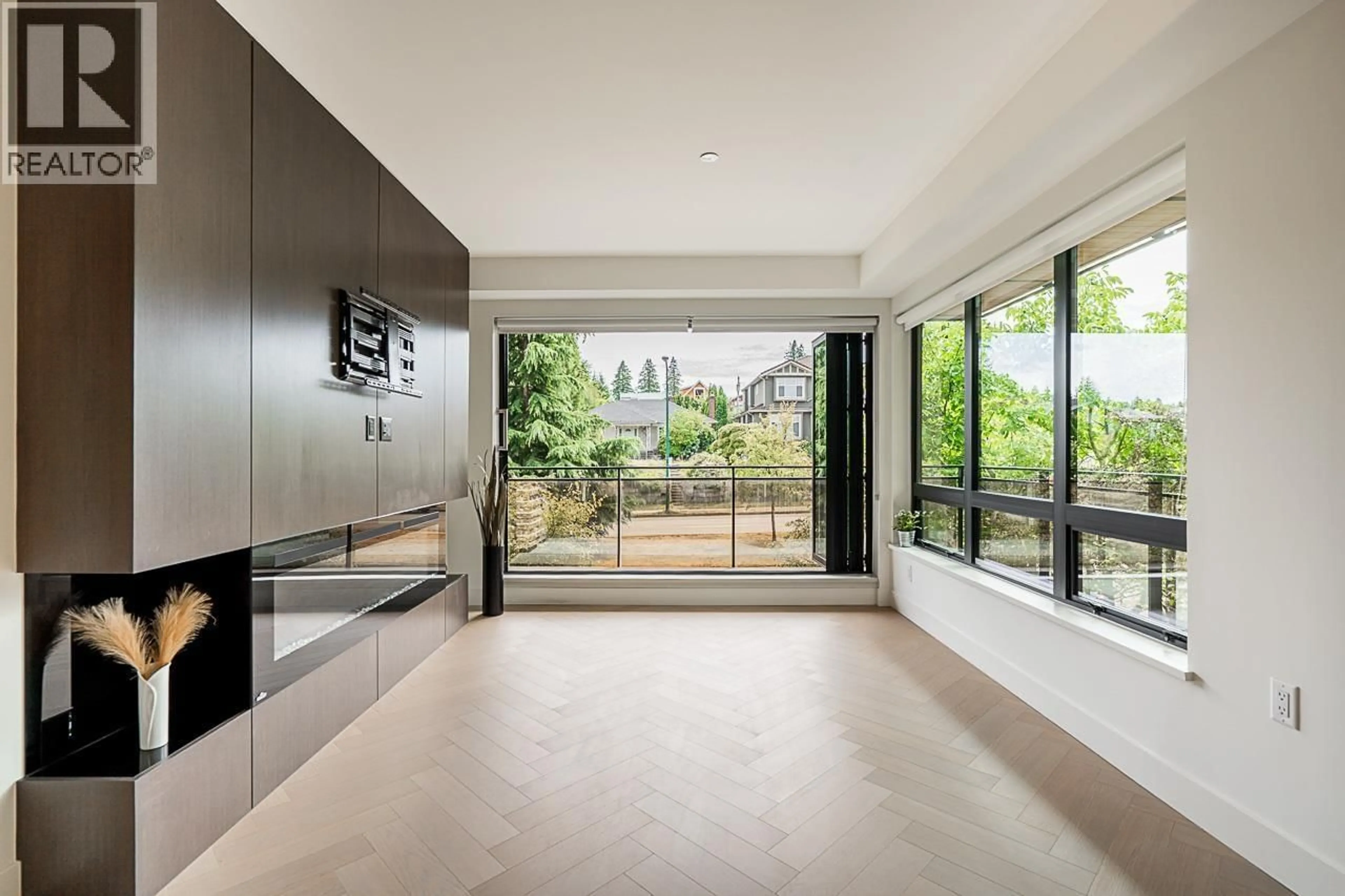 Indoor foyer for 203 - 633 KING EDWARD AVENUE, Vancouver British Columbia V5Z2C6
