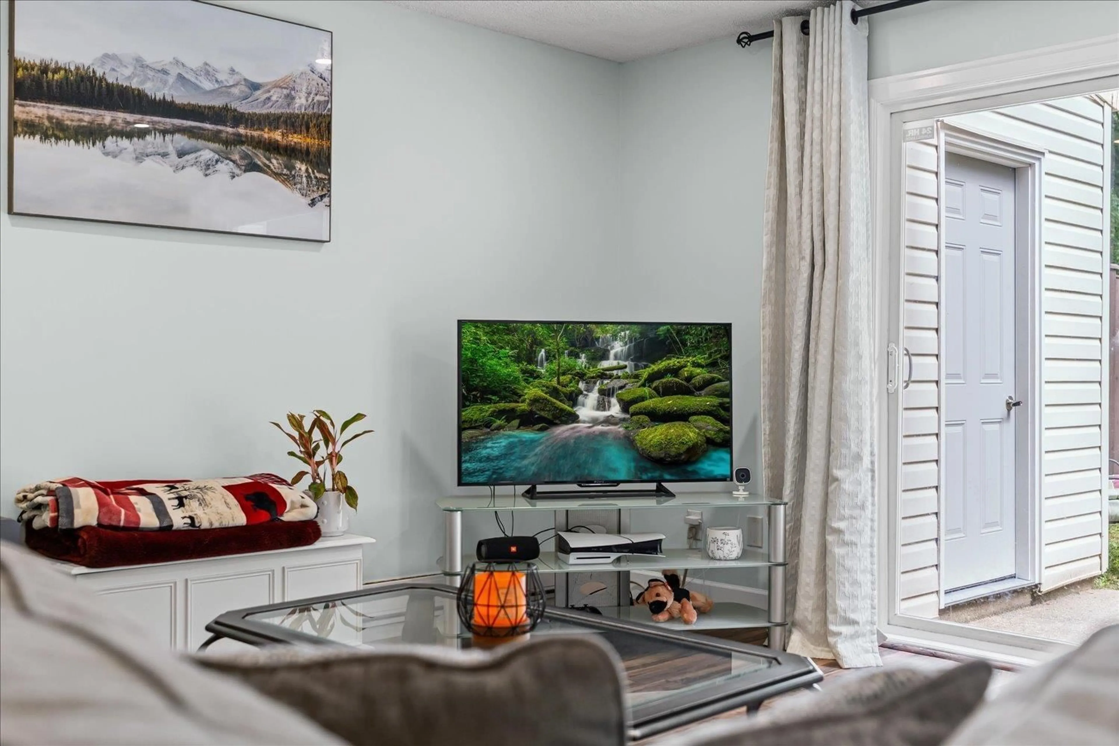 Home theater for 8 - 8555 KING GEORGE, Surrey British Columbia V3W5C3