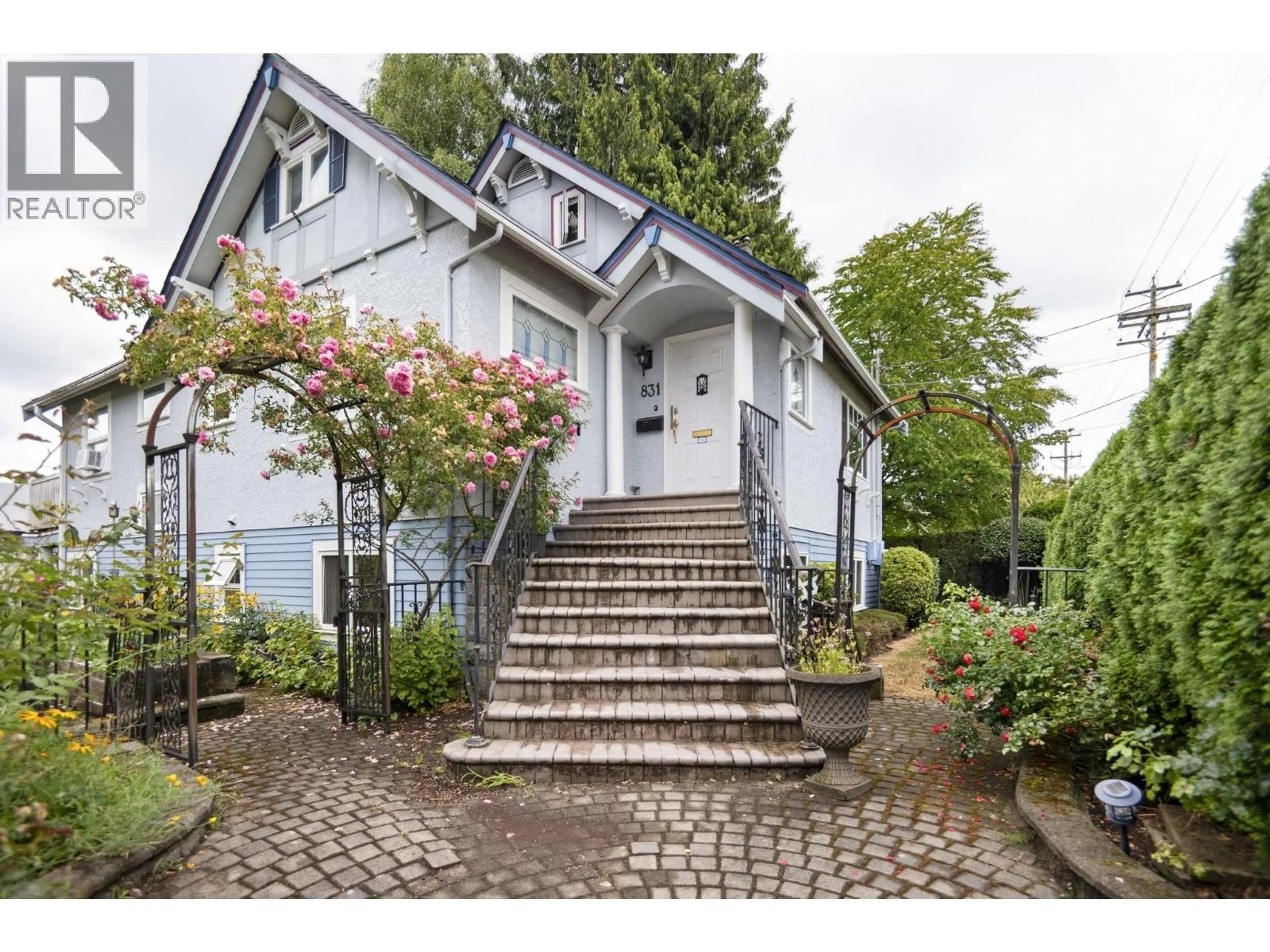 Home with vinyl exterior material, street for 831 SECOND STREET, New Westminster British Columbia V3L2N4