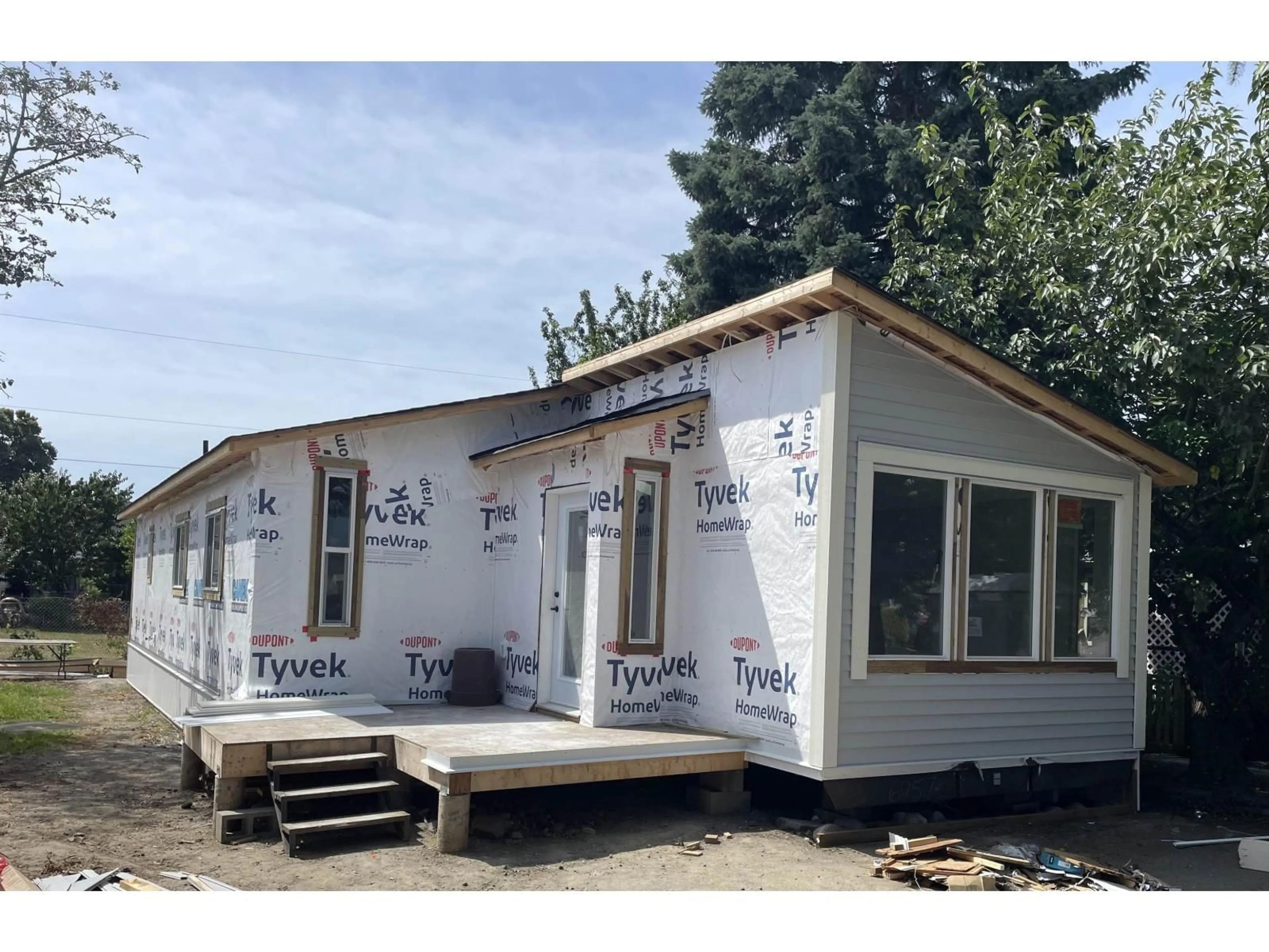 Home with vinyl exterior material, building for 102 - 45640 WATSON ROAD, Chilliwack British Columbia V2R3R1