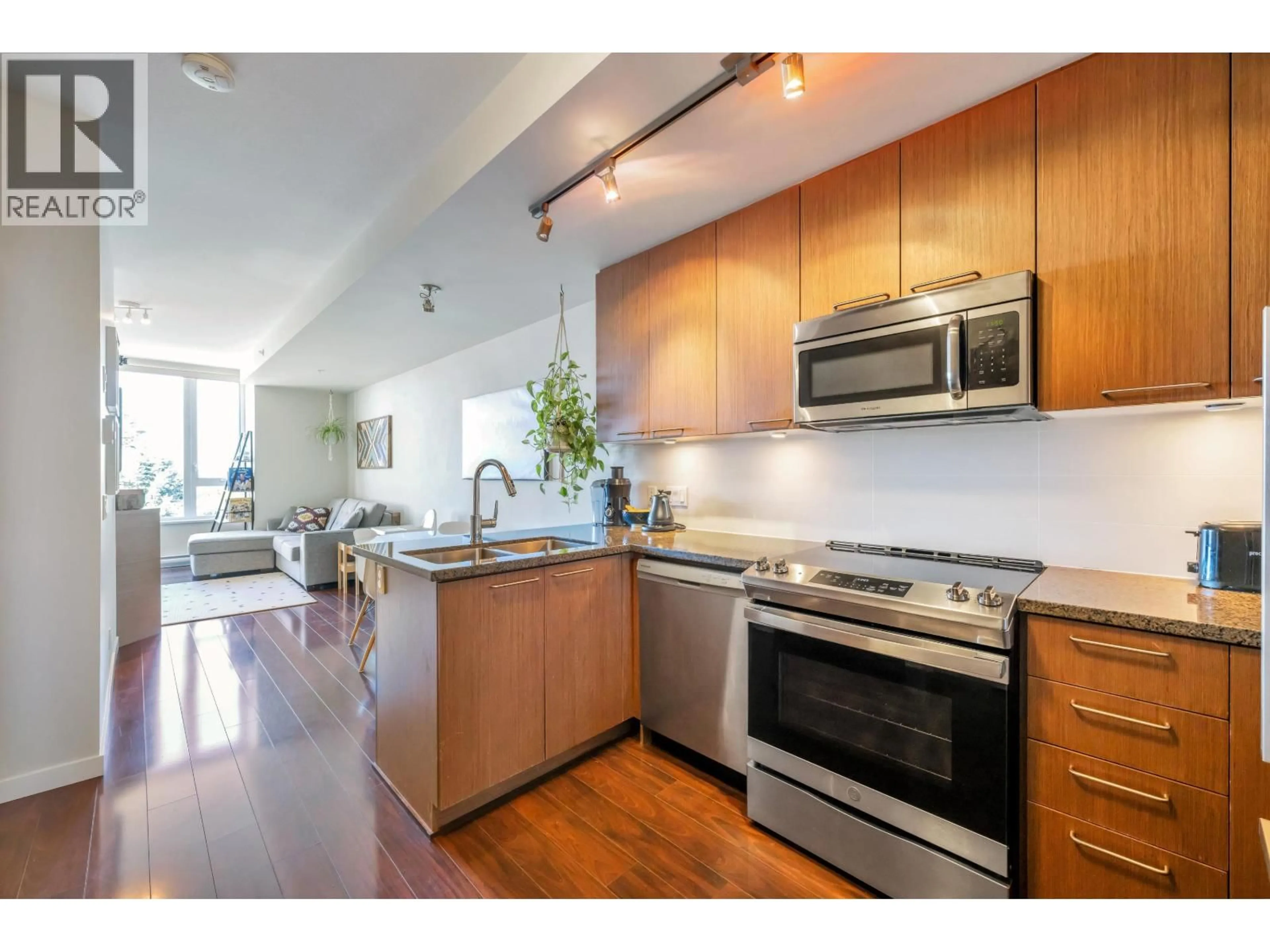 Unknown for 305 - 2008 54TH AVENUE, Vancouver British Columbia V5P1Y6