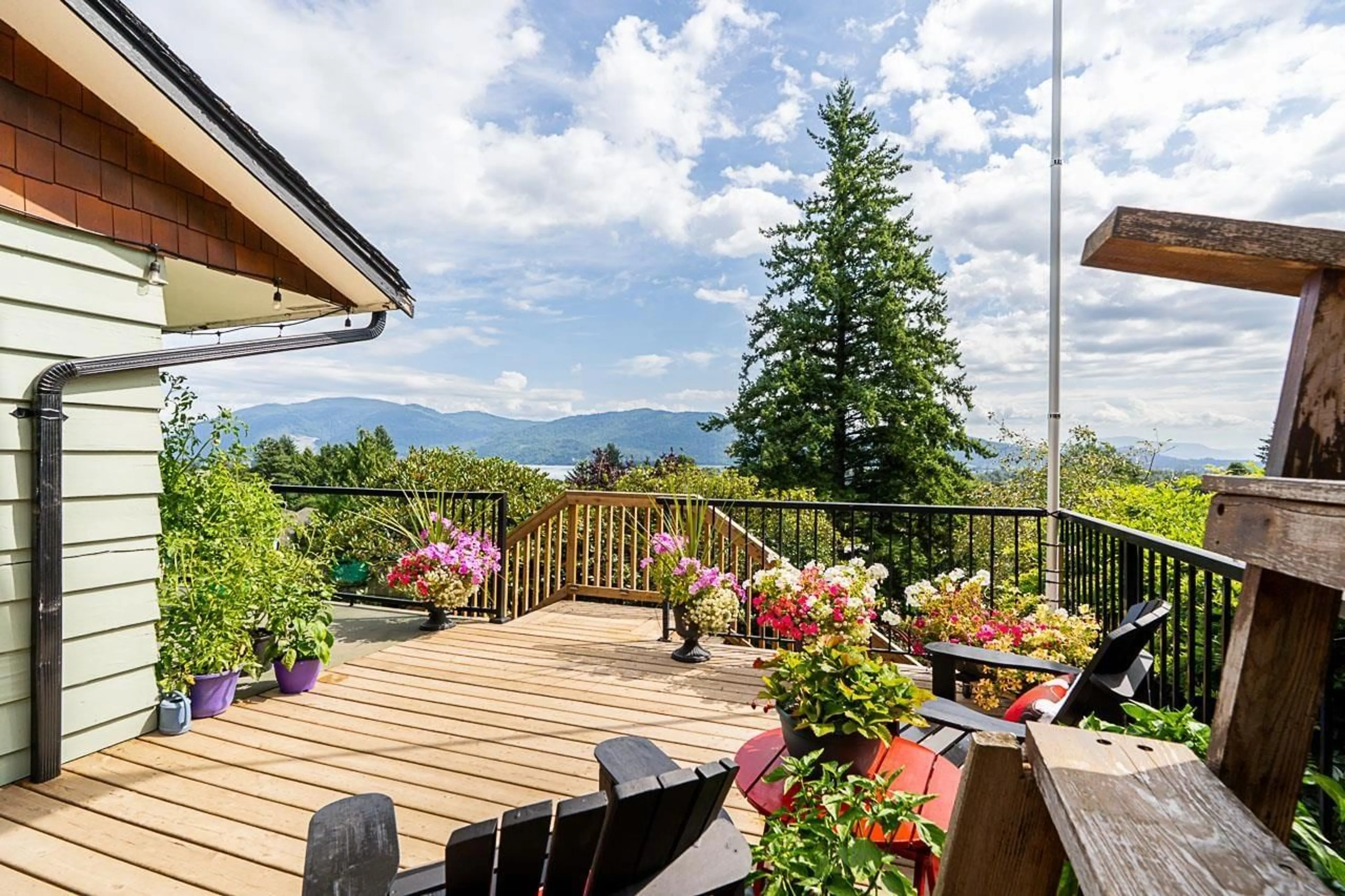 Patio, mountain view for 8270 MANSON, Mission British Columbia V2V6P9