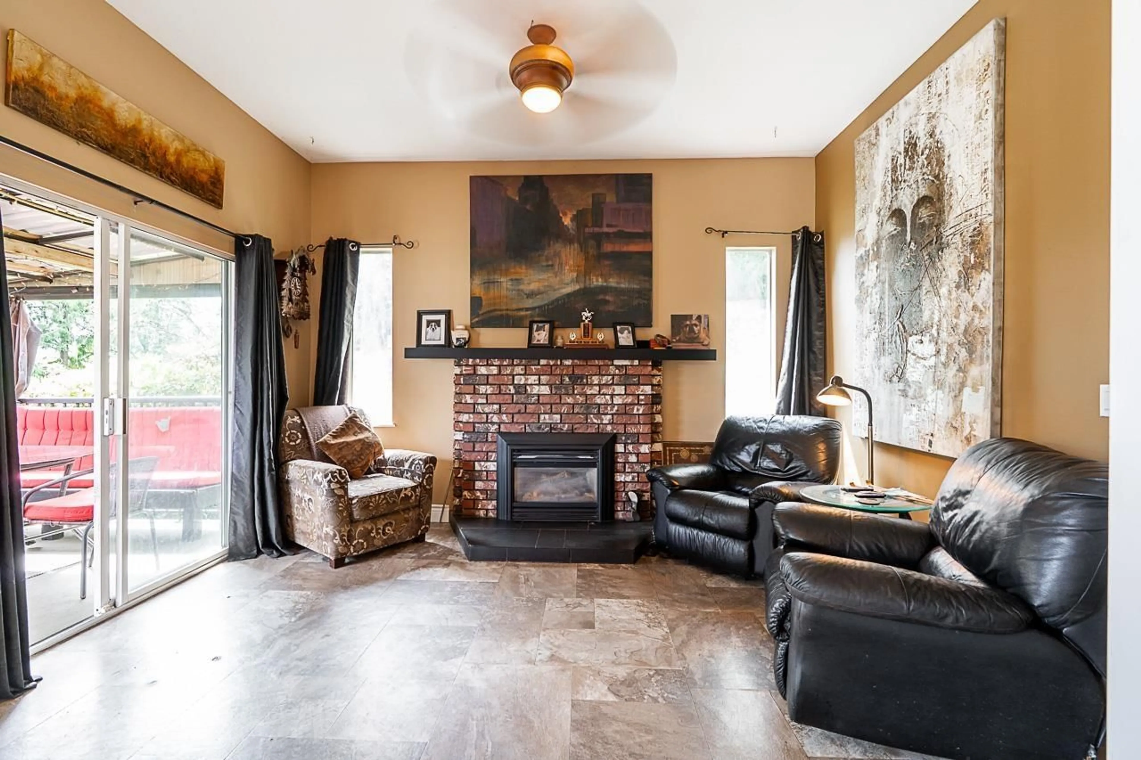 Living room with furniture, unknown for 8270 MANSON, Mission British Columbia V2V6P9
