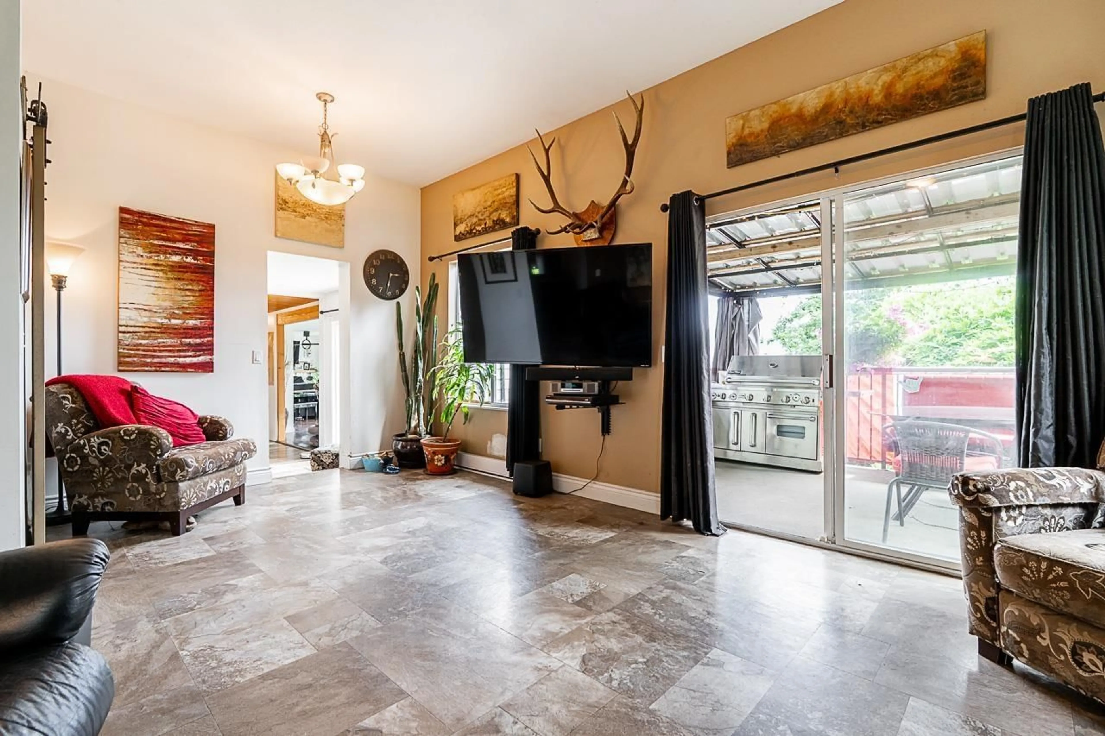 Indoor foyer for 8270 MANSON, Mission British Columbia V2V6P9
