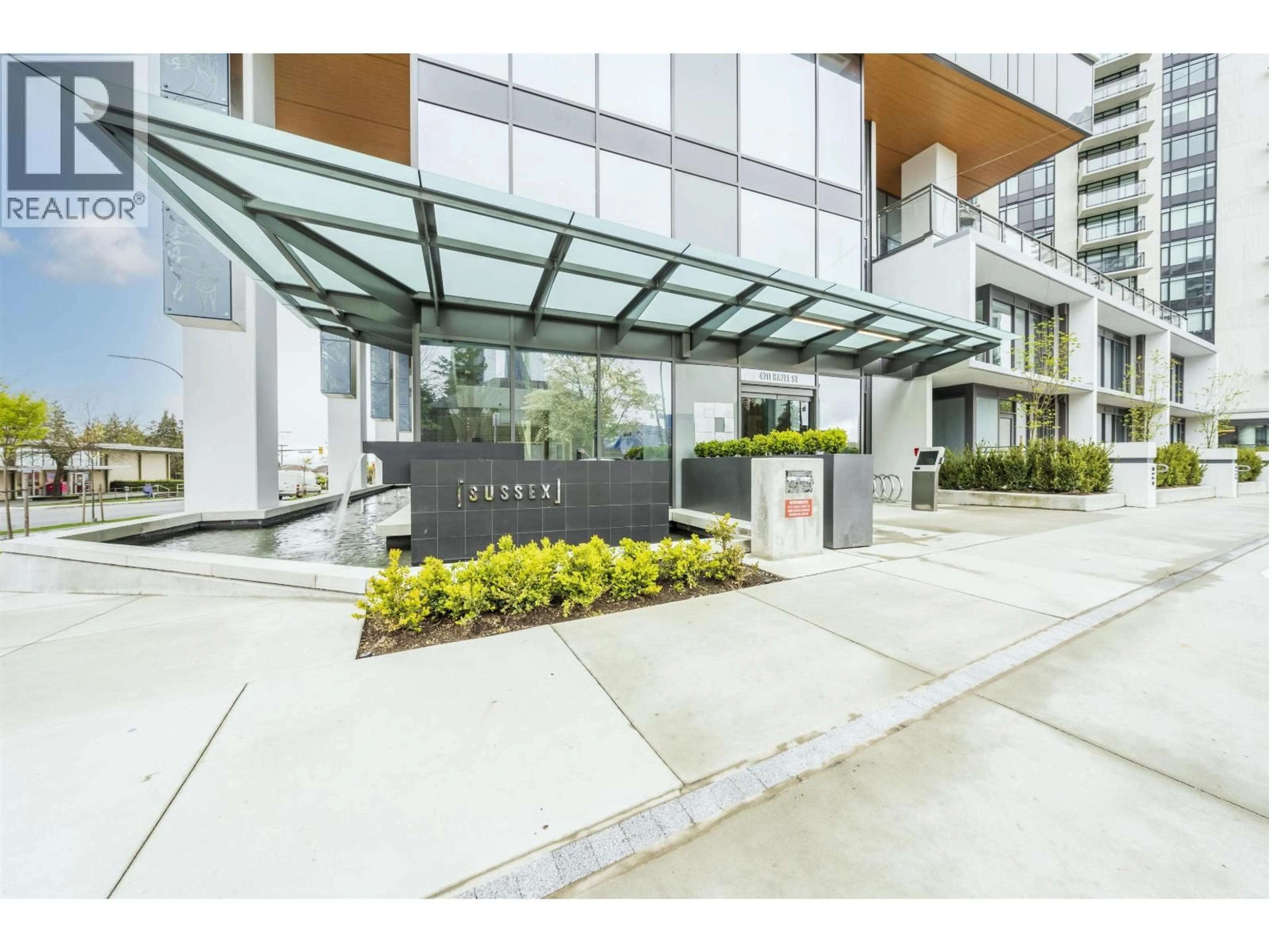 Indoor foyer for 4001 - 4711 HAZEL STREET, Burnaby British Columbia V5H1S5