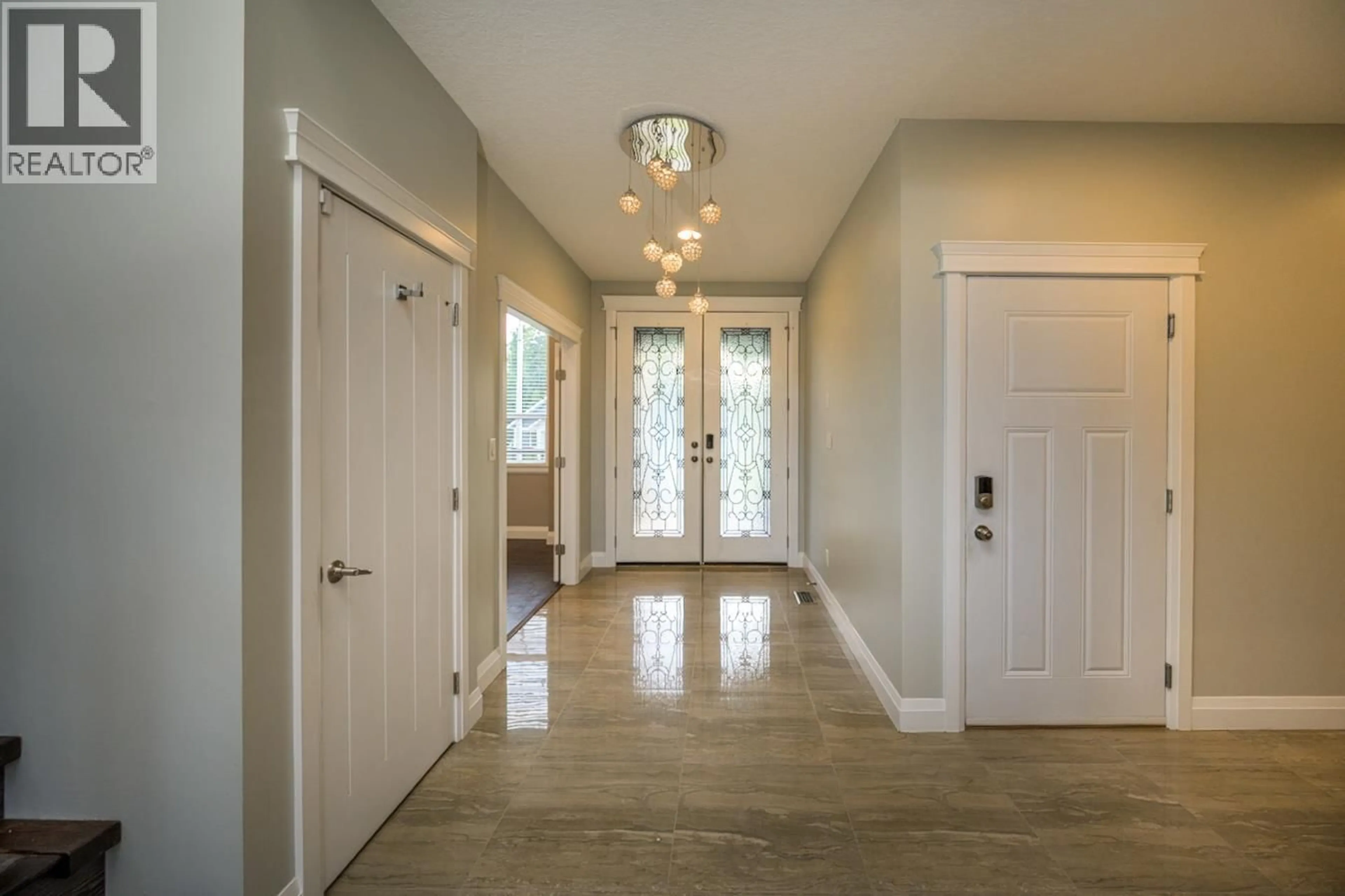 Indoor entryway for 2662 MAURICE DRIVE, Prince George British Columbia V2N0B9