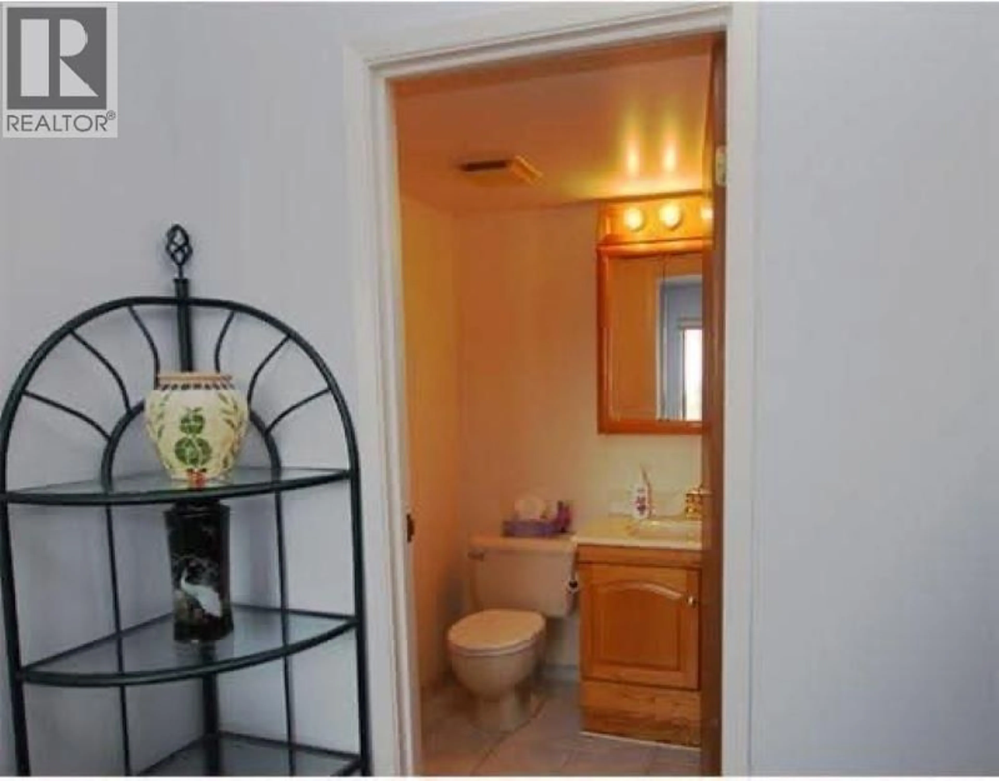 Standard bathroom, unknown for 603 - 4134 MAYWOOD STREET, Burnaby British Columbia V5H4C9