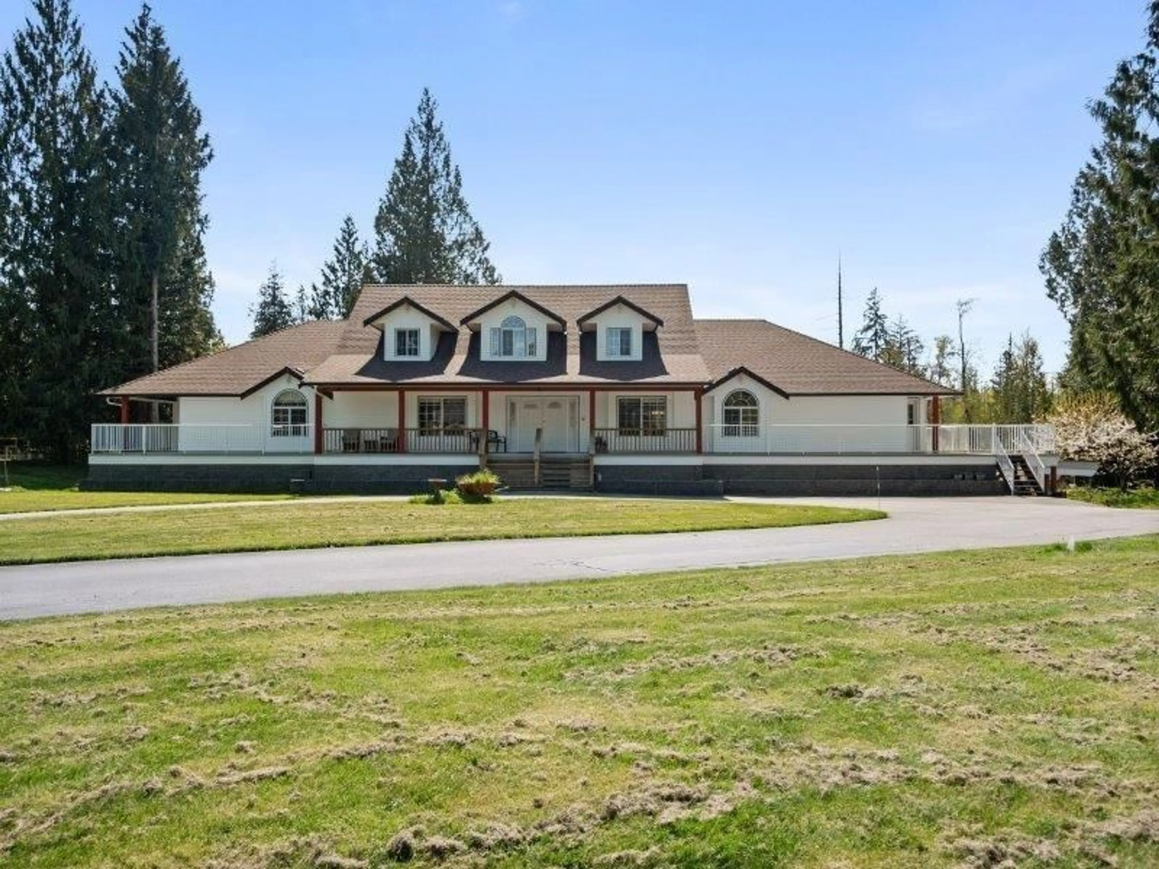 Home with vinyl exterior material, mountain view for 21980 100, Langley British Columbia V1M3V1