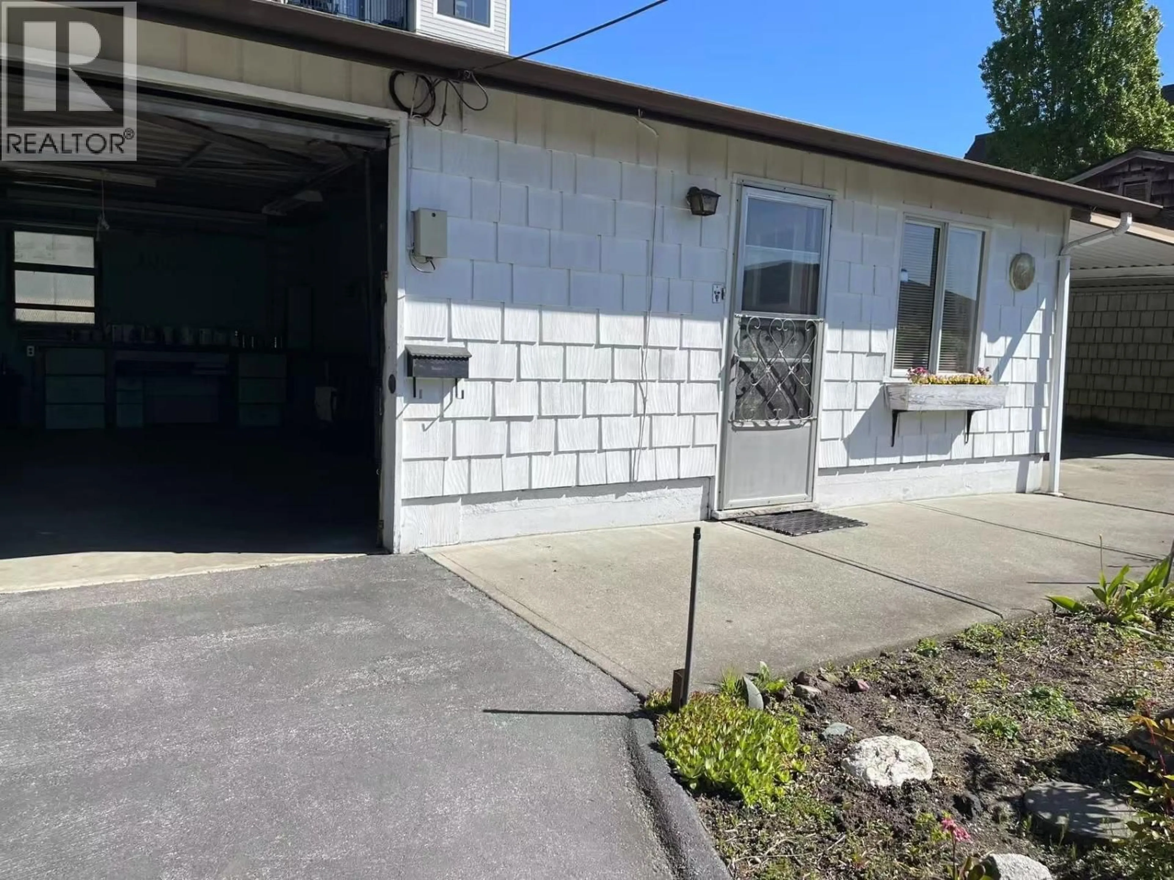 Indoor garage for 811 RODERICK AVENUE, Coquitlam British Columbia V3K1P7