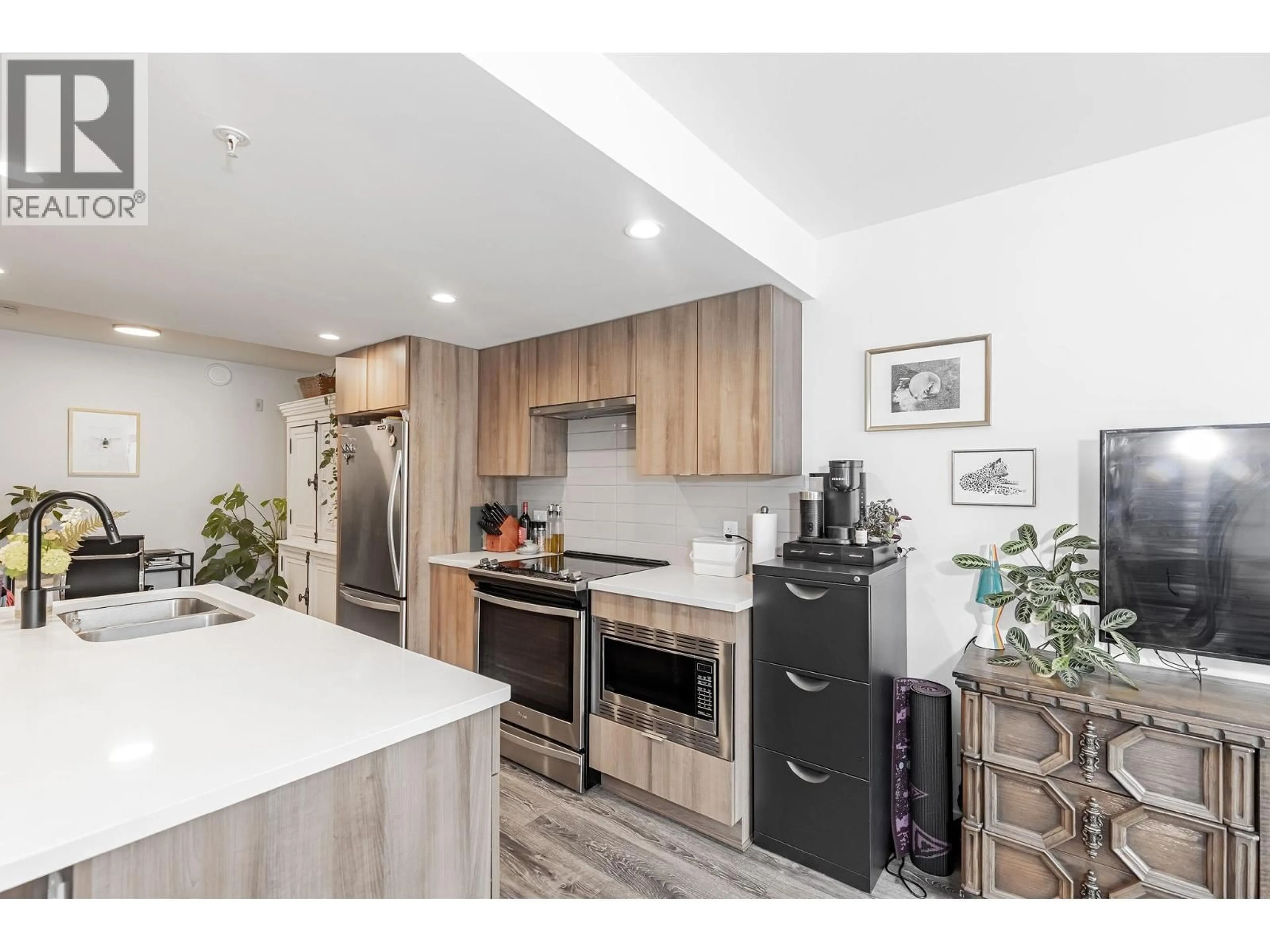 Open concept kitchen, unknown for 307 - 1365 PEMBERTON AVENUE, Squamish British Columbia V8B1B7