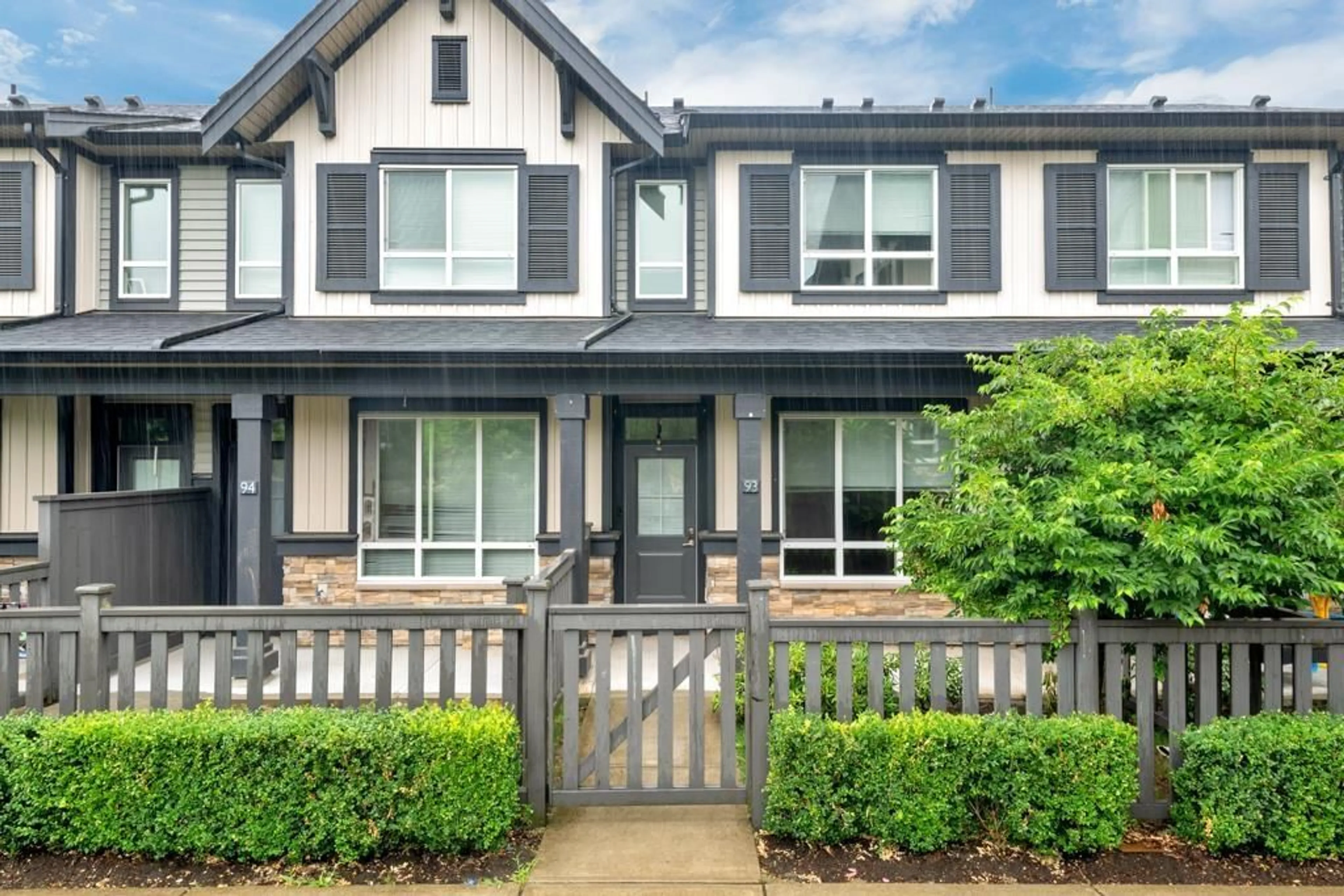 Home with vinyl exterior material, street for 93 - 30930 WESTRIDGE, Abbotsford British Columbia V2T0H6