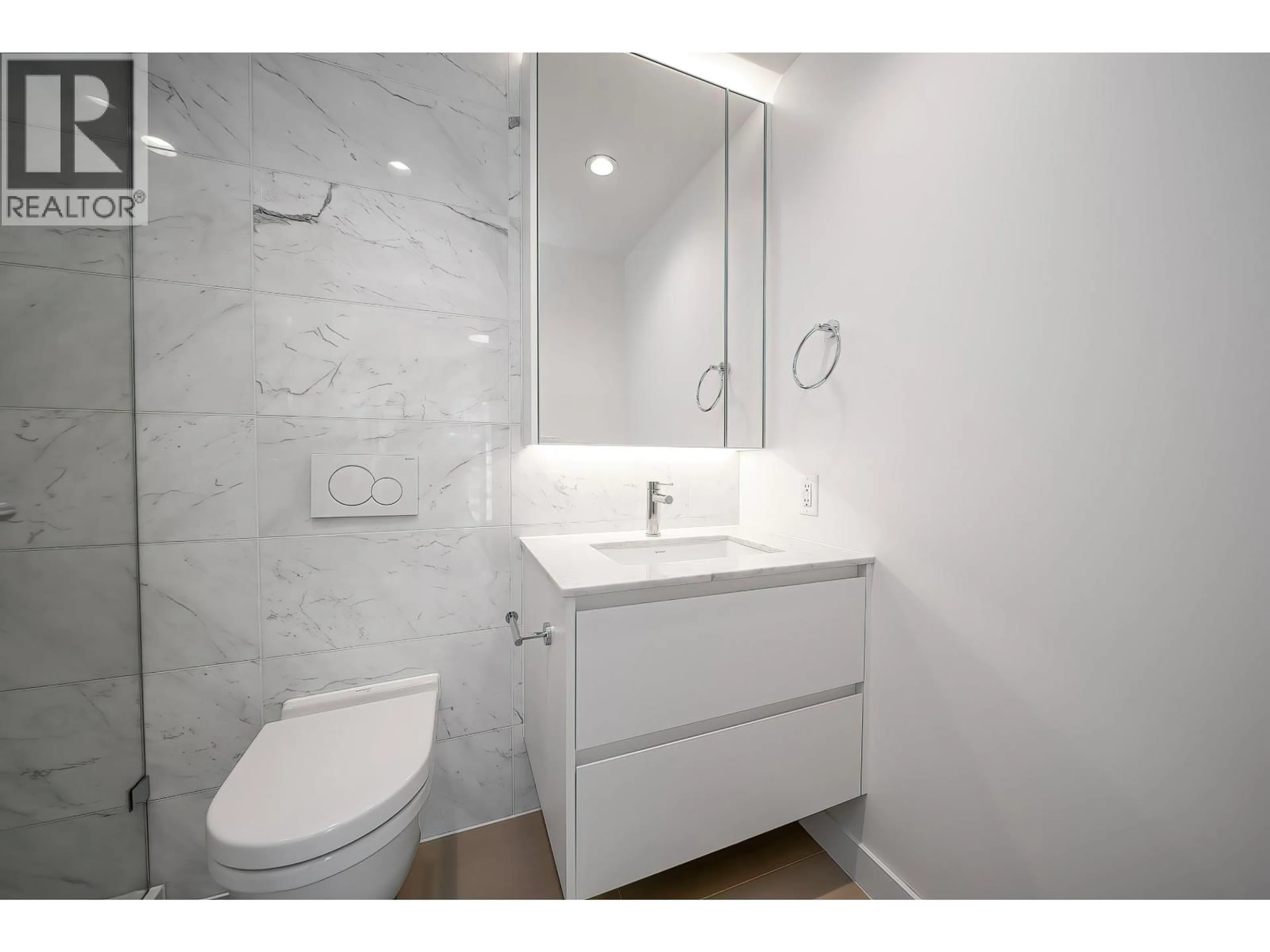 Standard bathroom, ceramic/tile floor for 2302 - 6000 MCKAY AVENUE, Burnaby British Columbia V5H0K2