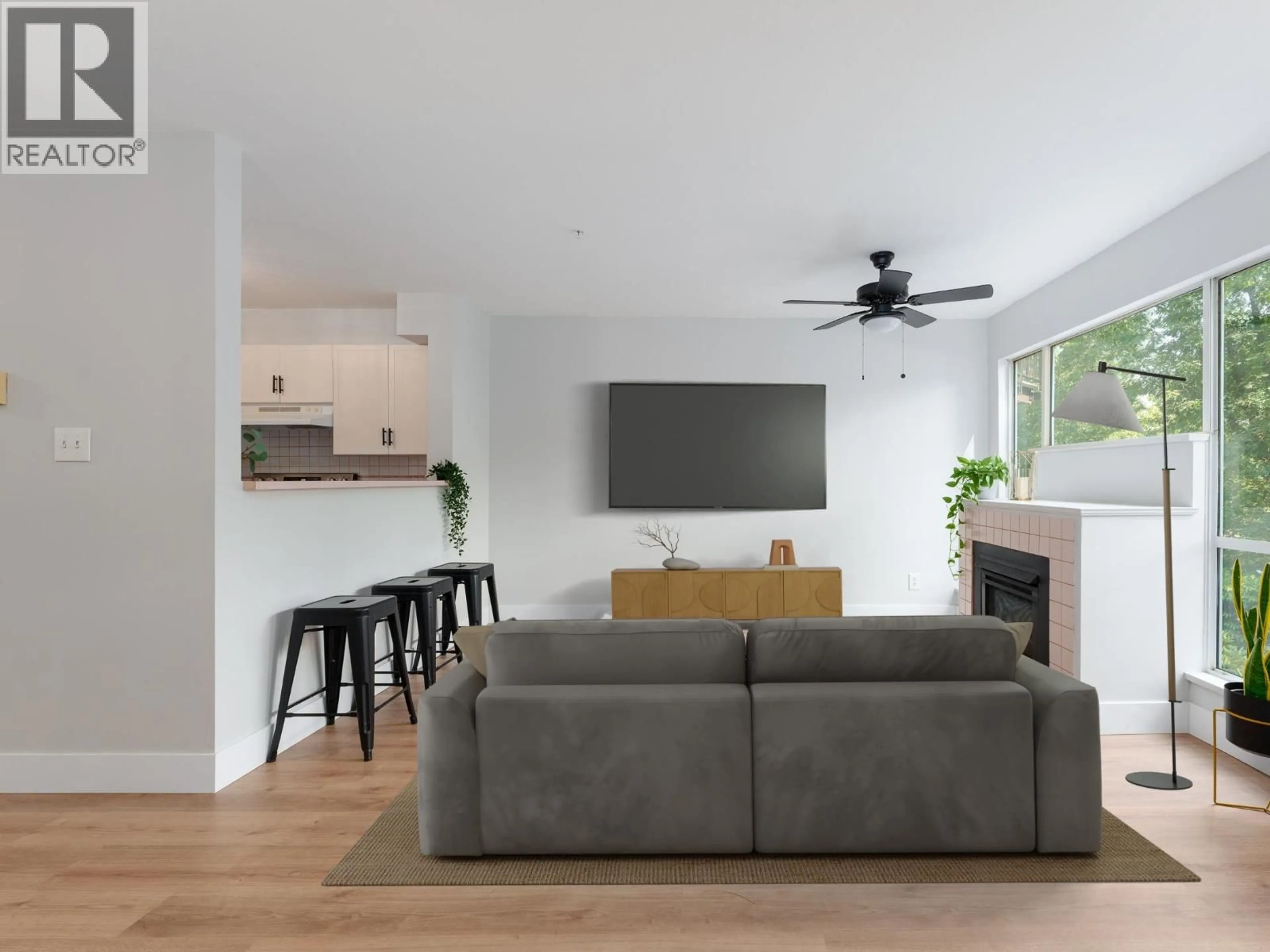 Living room with furniture, unknown for 208 - 2429 HAWTHORNE AVENUE, Port Coquitlam British Columbia V3C6G6