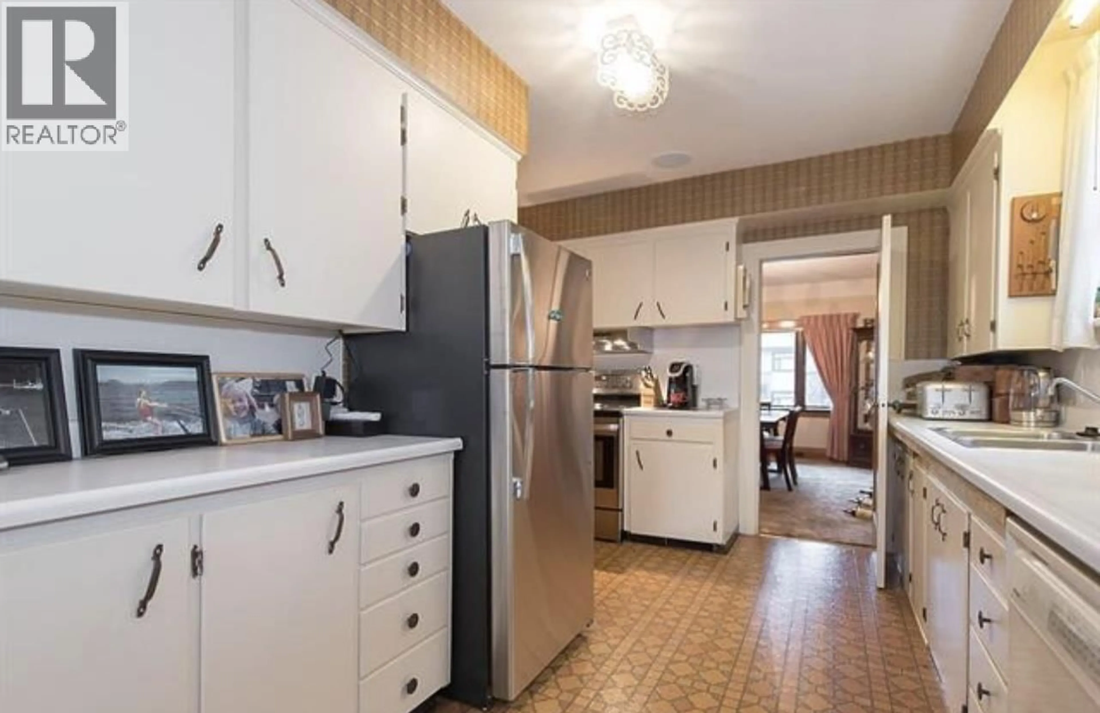 Standard kitchen, ceramic/tile floor for 5870 CARTIER STREET, Vancouver British Columbia V6M3A7