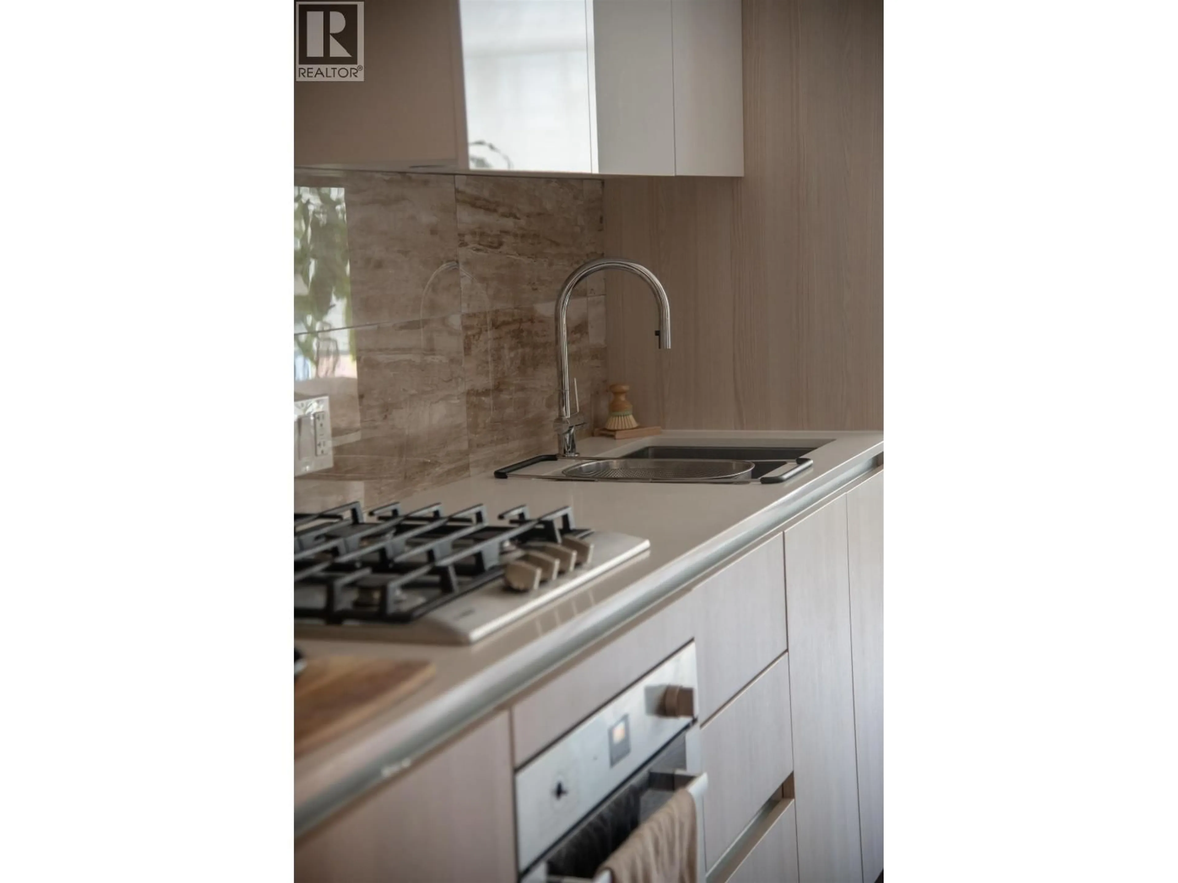 Standard kitchen, unknown for 503 - 1888 GILMORE AVENUE, Burnaby British Columbia V5C0L2