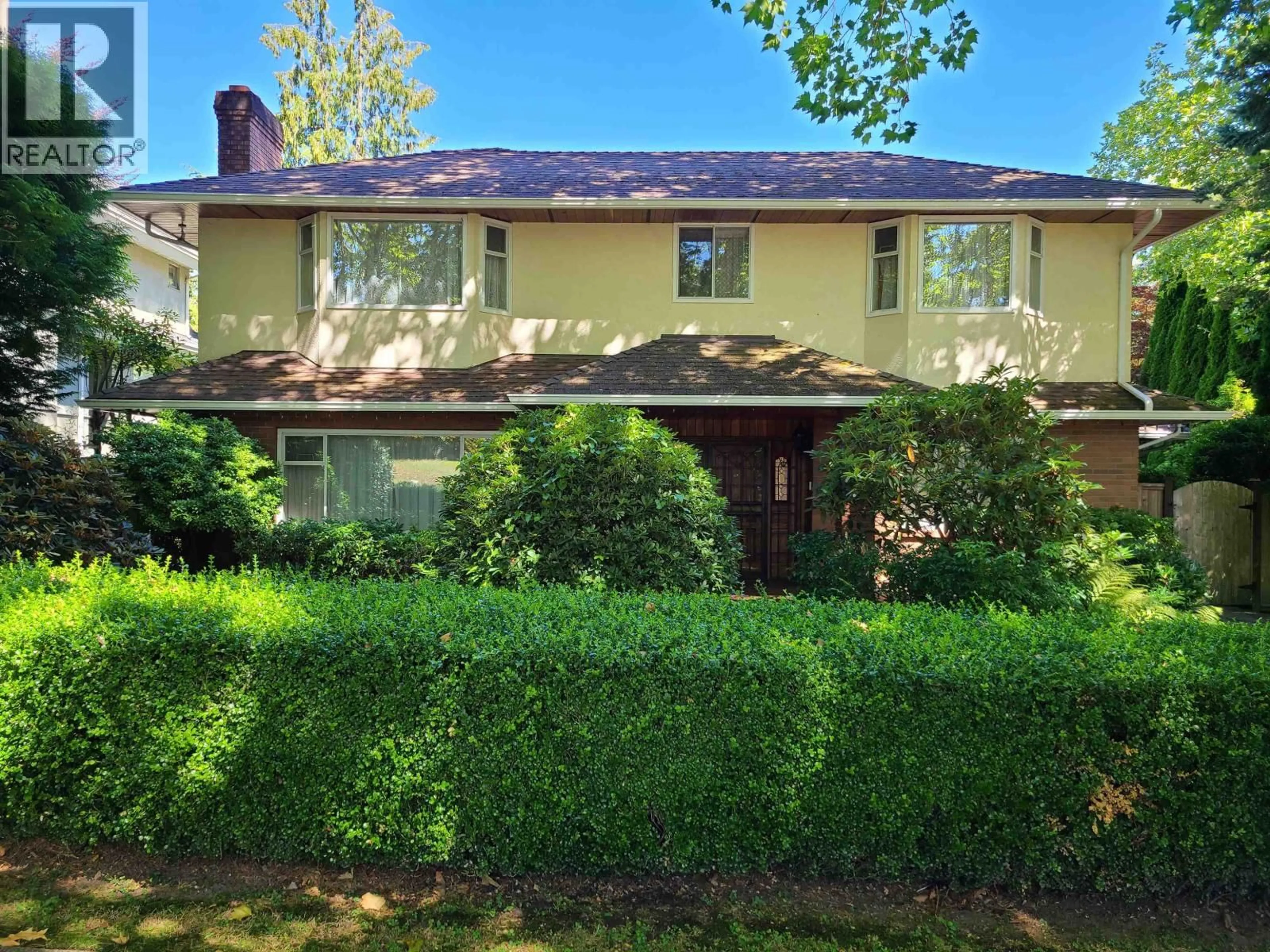 A pic from outside/outdoor area/front of a property/back of a property/a pic from drone, street for 2209 36TH AVENUE, Vancouver British Columbia V6M1L4