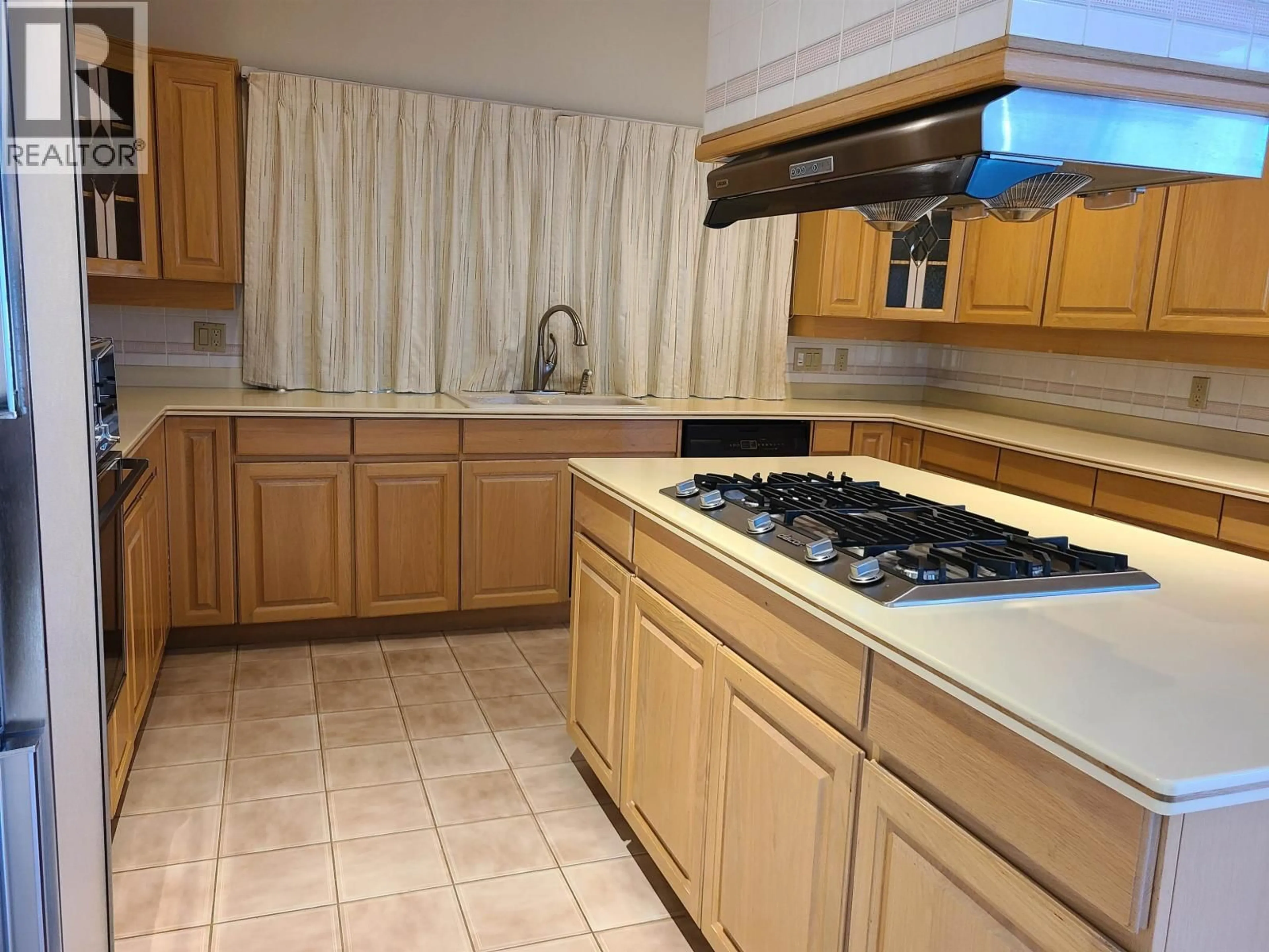 Standard kitchen, ceramic/tile floor for 2209 36TH AVENUE, Vancouver British Columbia V6M1L4