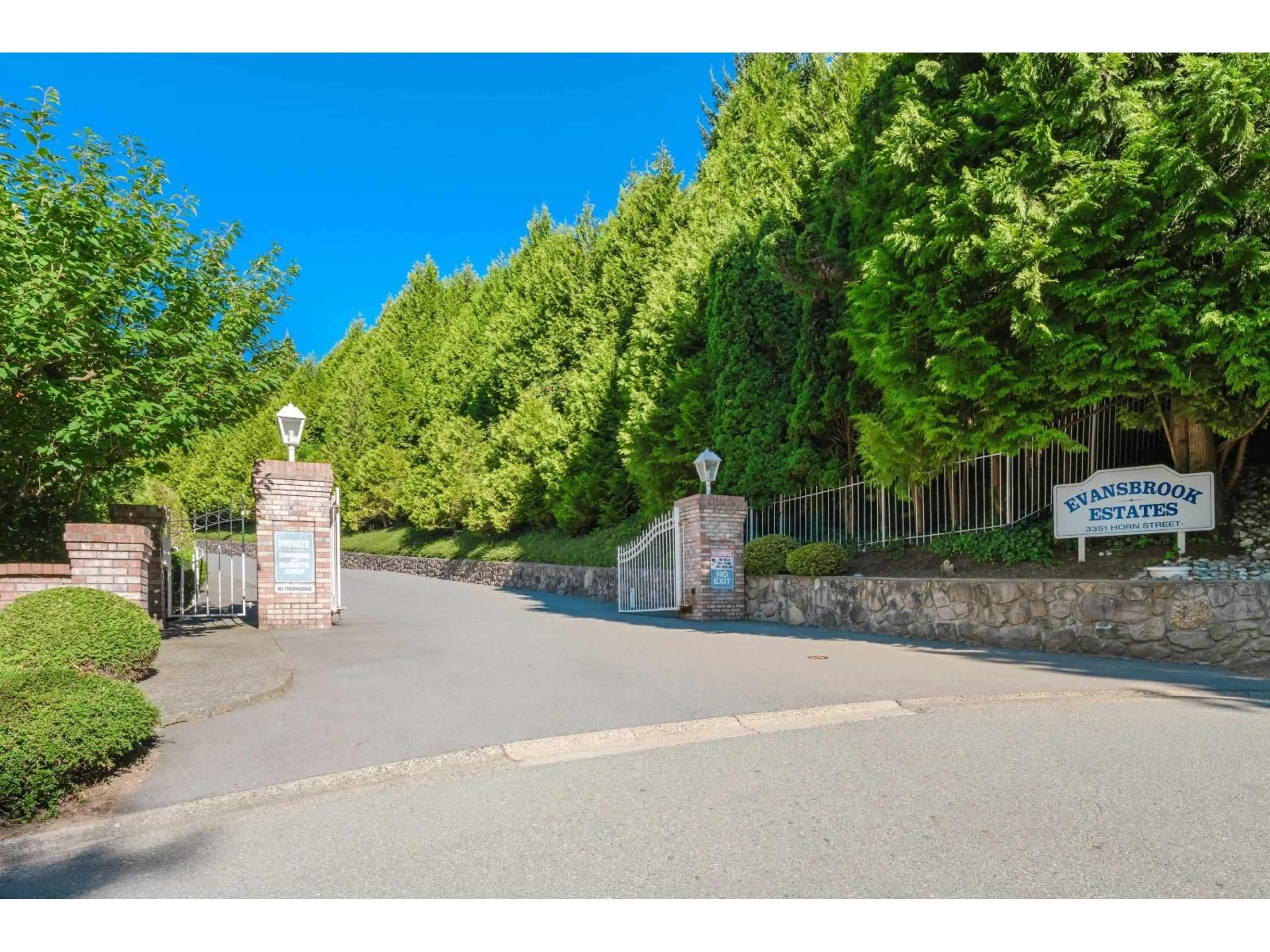 A pic from outside/outdoor area/front of a property/back of a property/a pic from drone, unknown for 16 - 3351 HORN, Abbotsford British Columbia V2S4N3