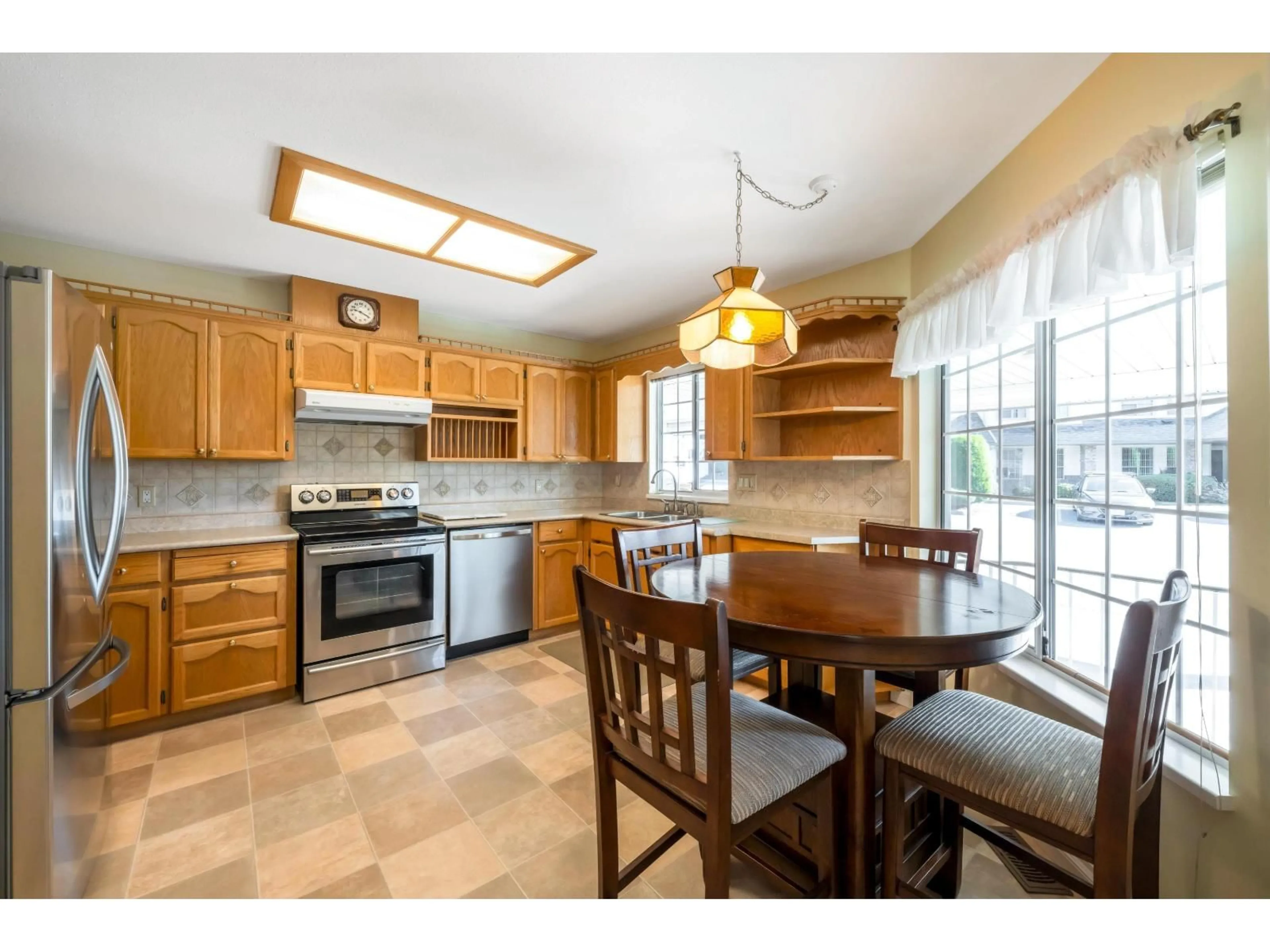 Open concept kitchen, unknown for 16 - 3351 HORN, Abbotsford British Columbia V2S4N3