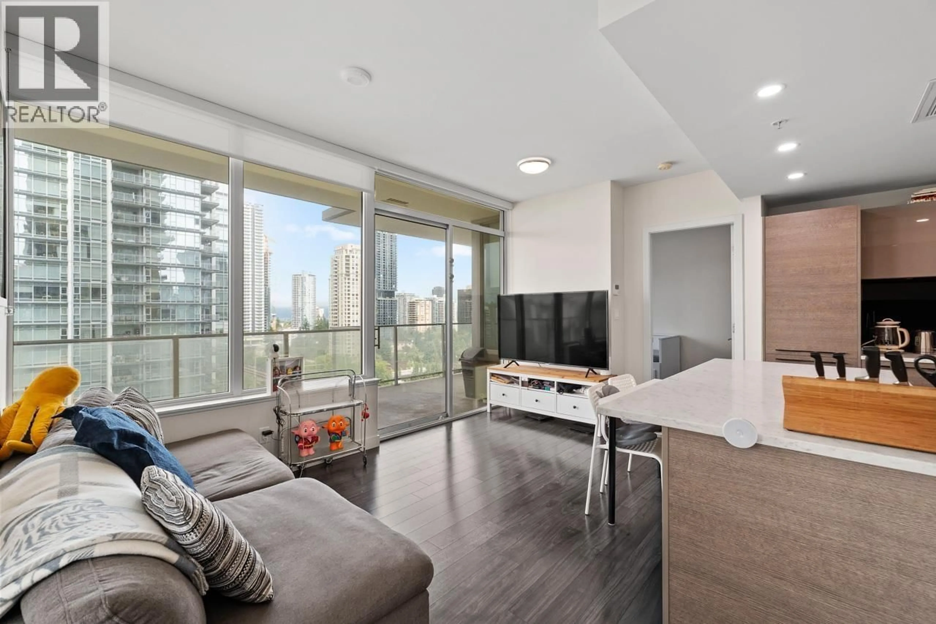 Living room with furniture, unknown for 1106 - 6383 MCKAY AVENUE, Burnaby British Columbia V5H0H8