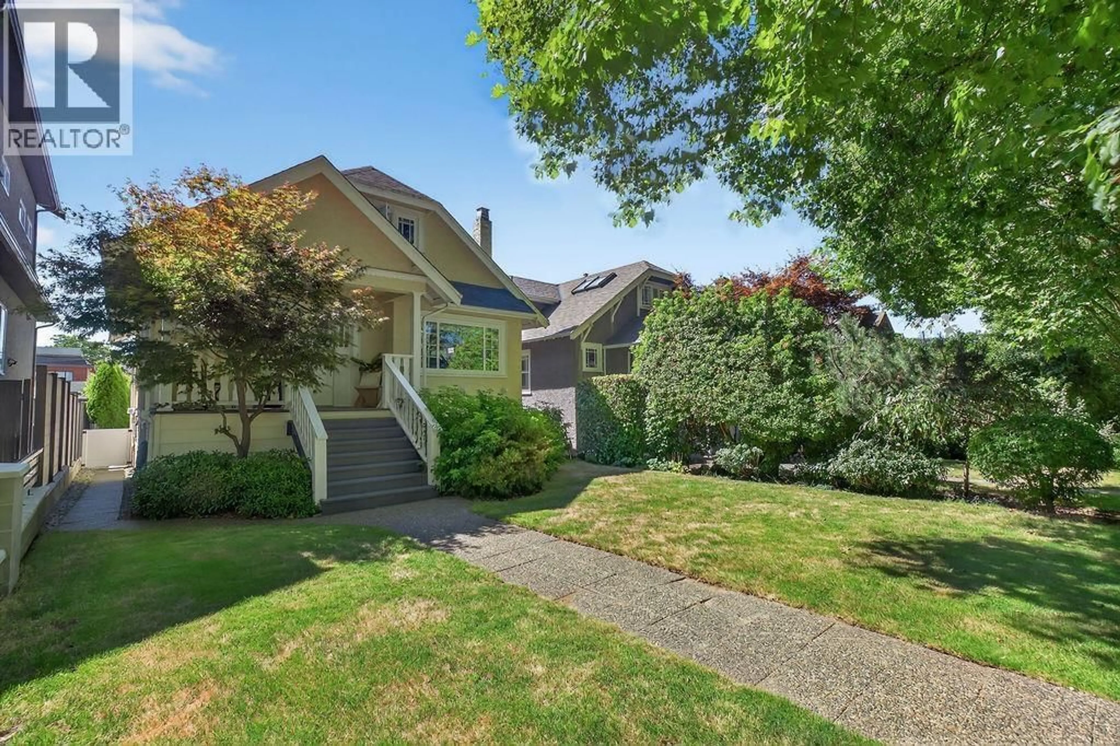 A pic from outside/outdoor area/front of a property/back of a property/a pic from drone, street for 3658 26TH AVENUE, Vancouver British Columbia V6S1P1
