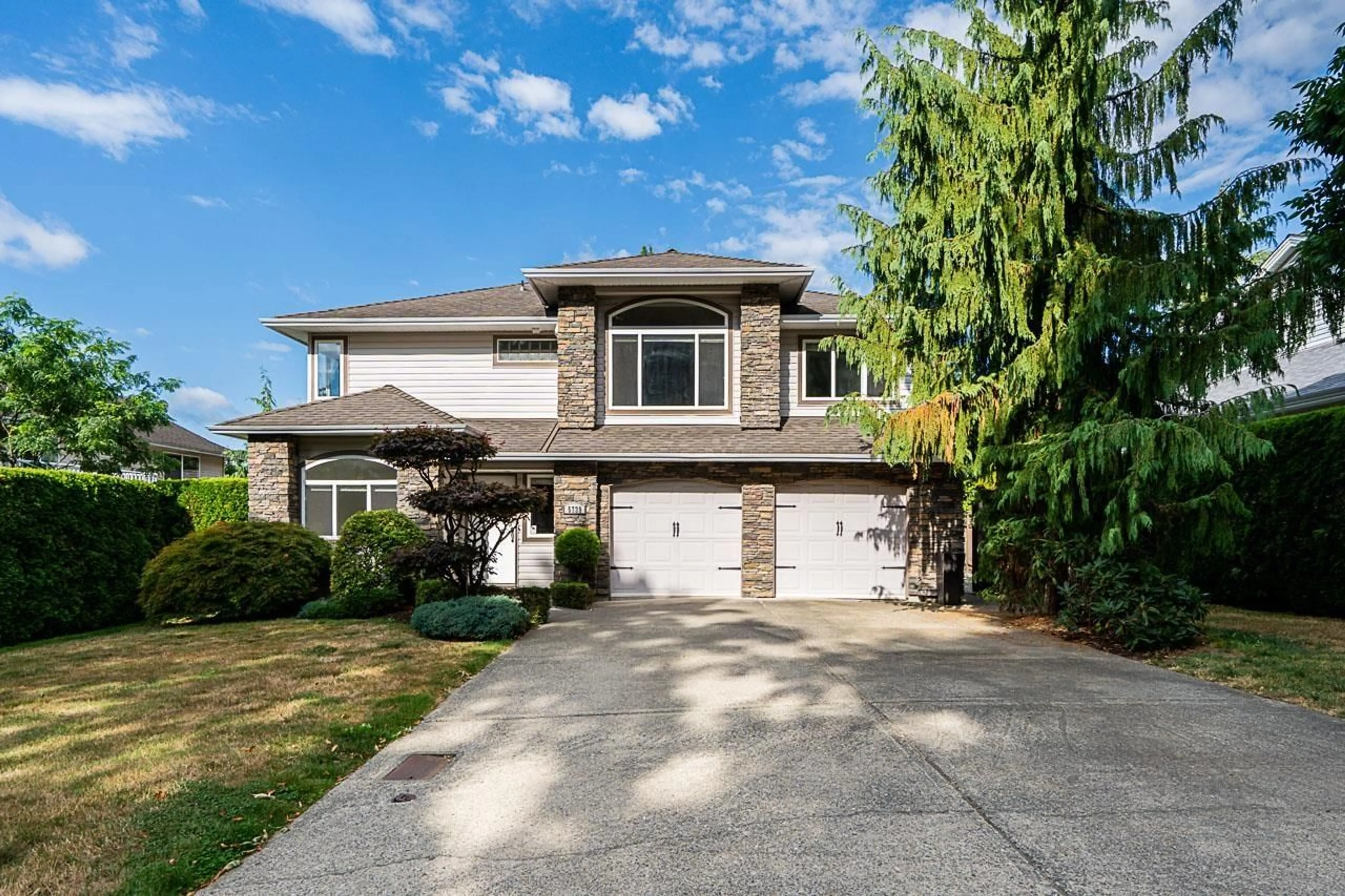 Home with vinyl exterior material, street for 5739 171, Surrey British Columbia V3S8M9