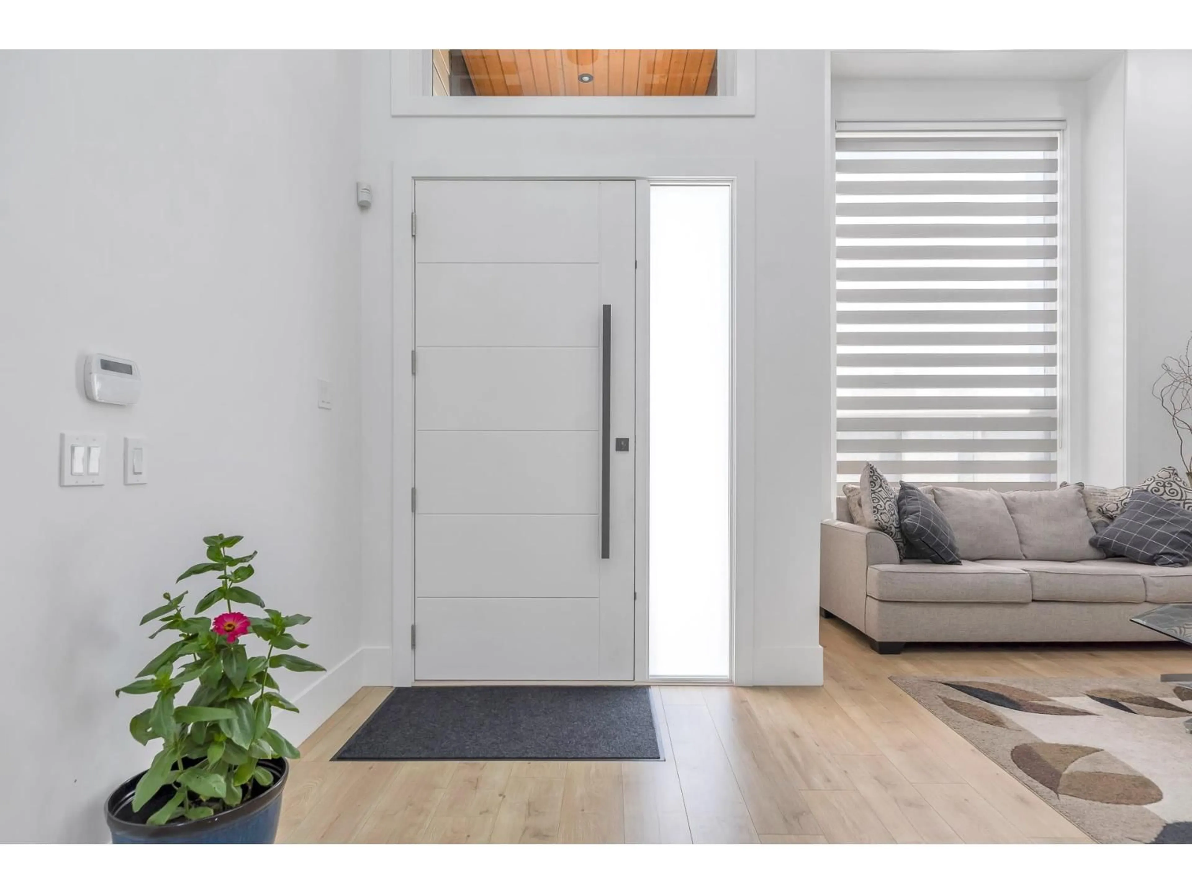 Indoor entryway for 32951 PEEBLES, Mission British Columbia V2V0H6