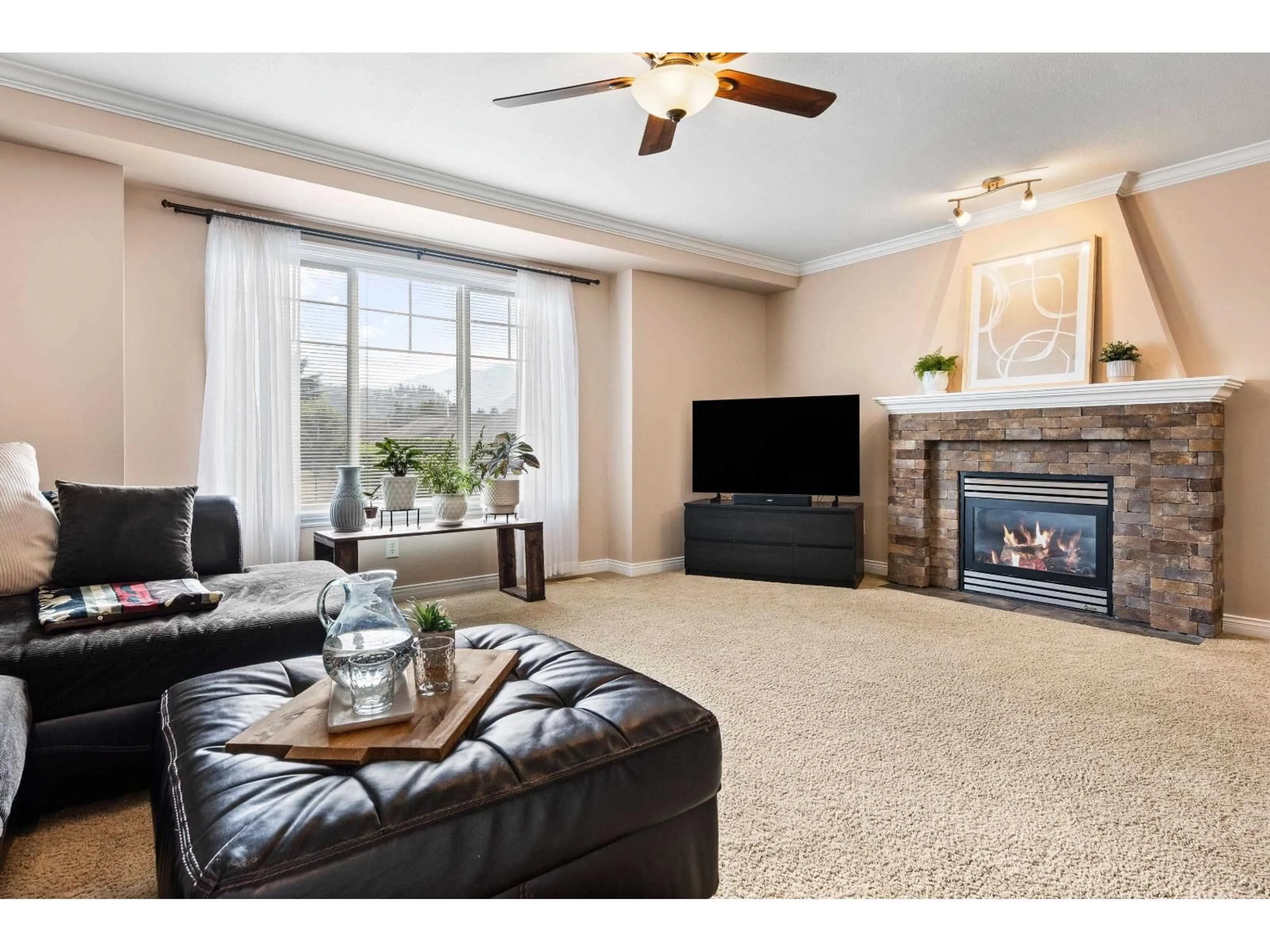 Living room with furniture, ceramic/tile floor for 73 - 5556 PEACH ROAD, Chilliwack British Columbia V2R5X4