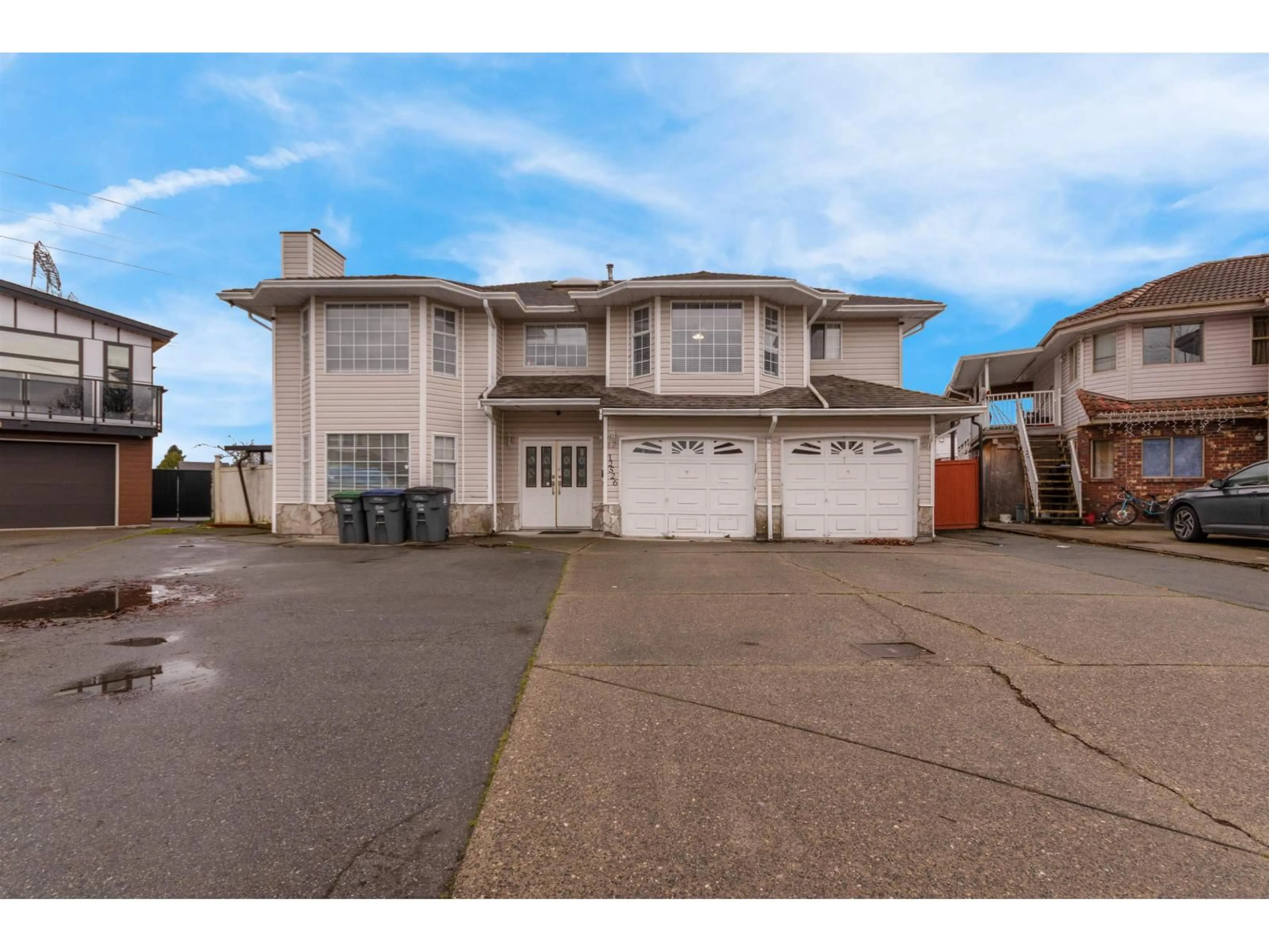 Unknown for 12526 75A, Surrey British Columbia V3W0M3