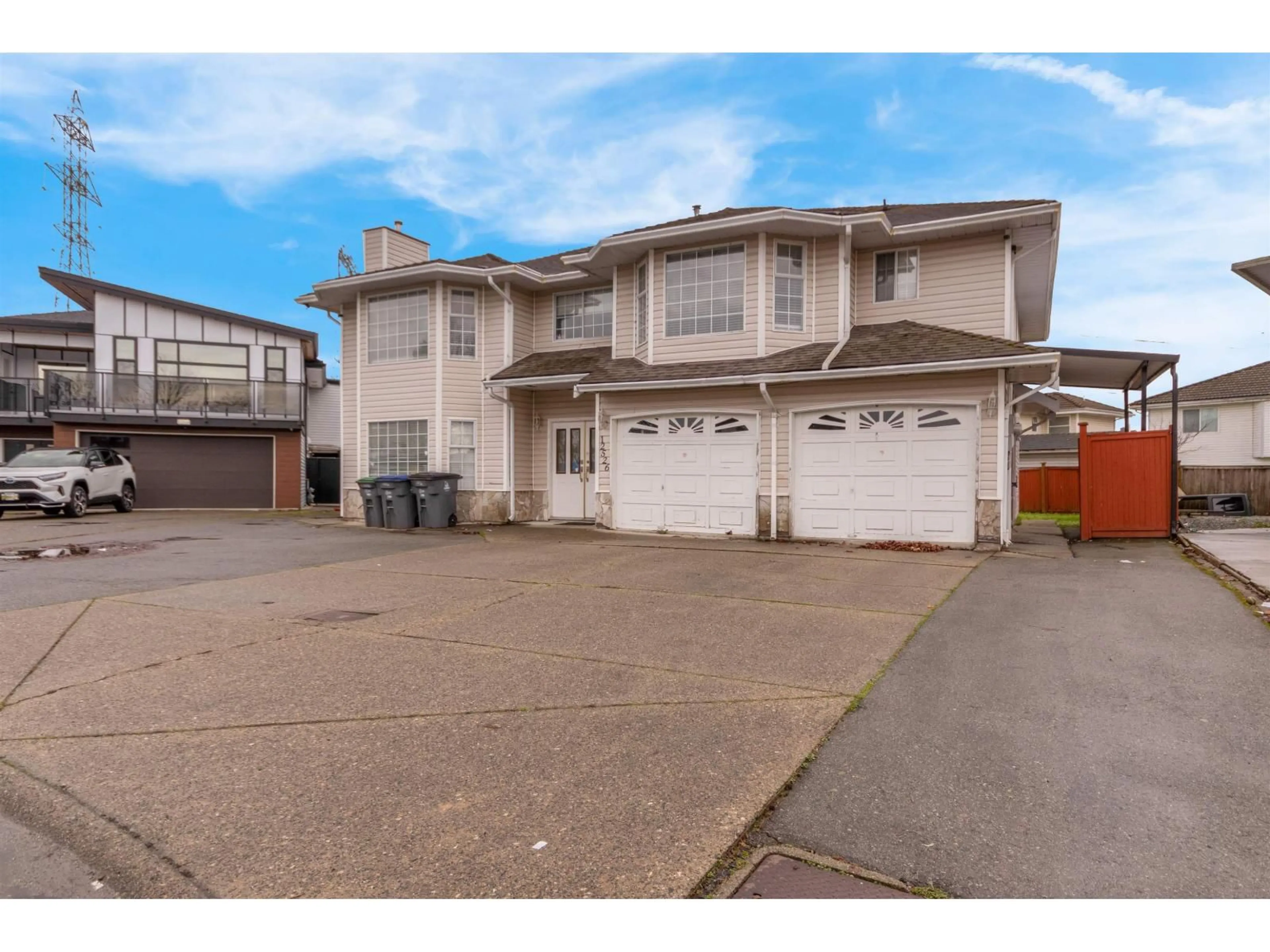 Unknown for 12526 75A, Surrey British Columbia V3W0M3