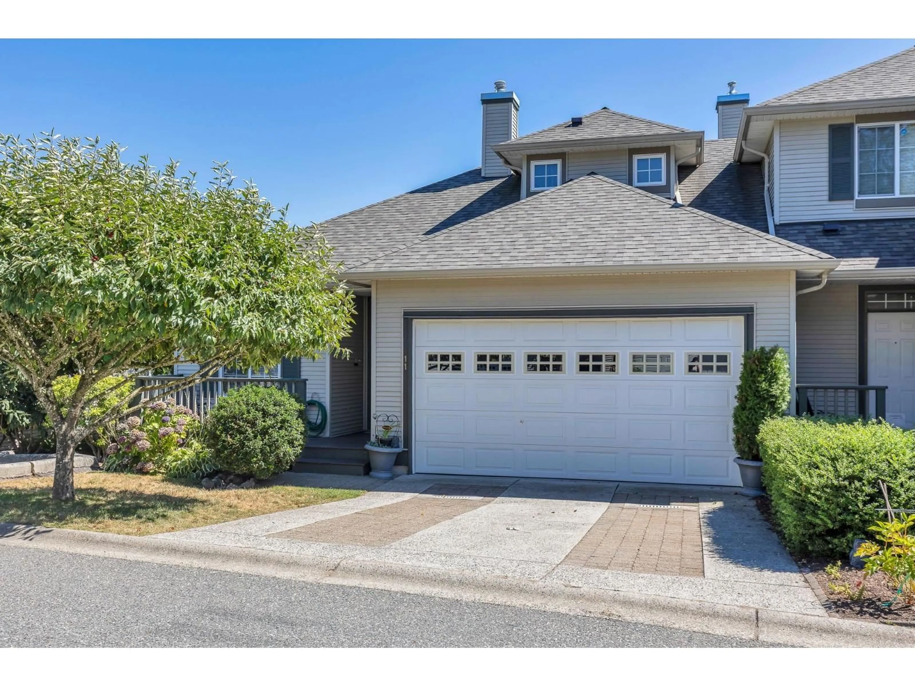 Home with vinyl exterior material, street for 11 - 2088 WINFIELD, Abbotsford British Columbia V3G3C3