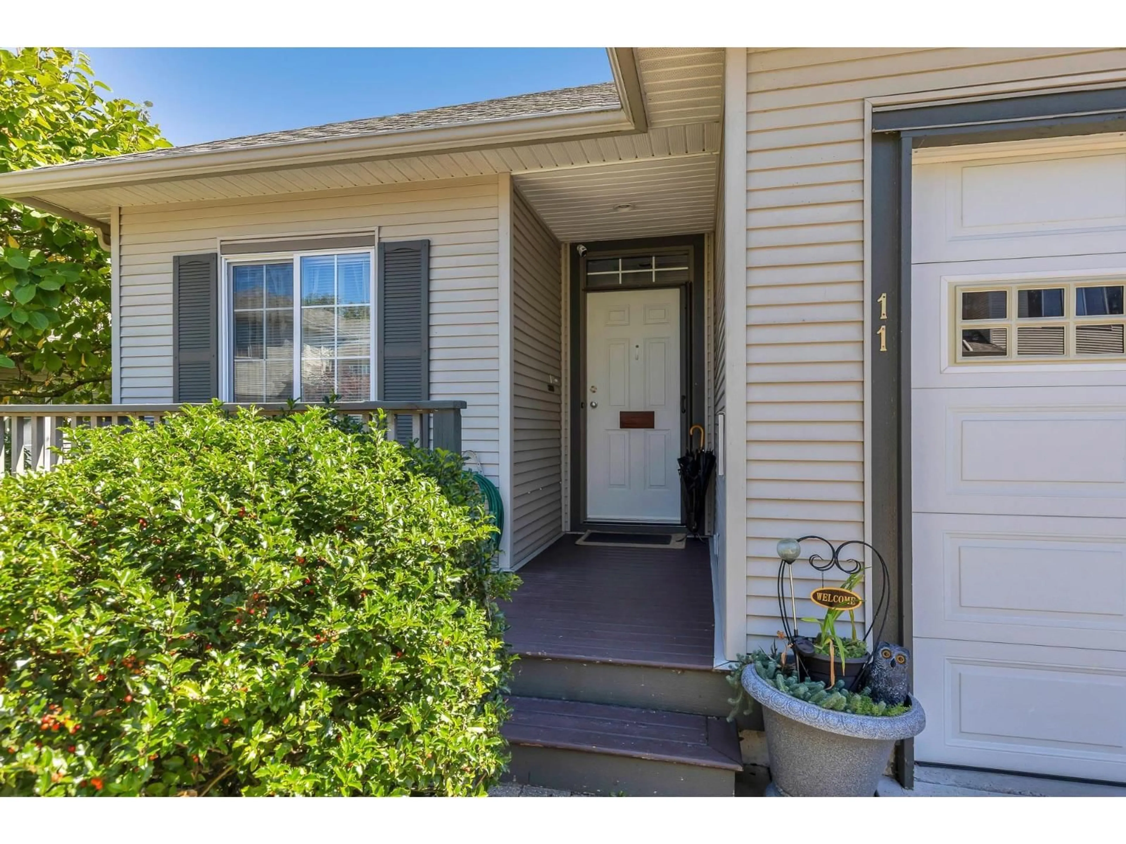 Indoor entryway for 11 - 2088 WINFIELD, Abbotsford British Columbia V3G3C3