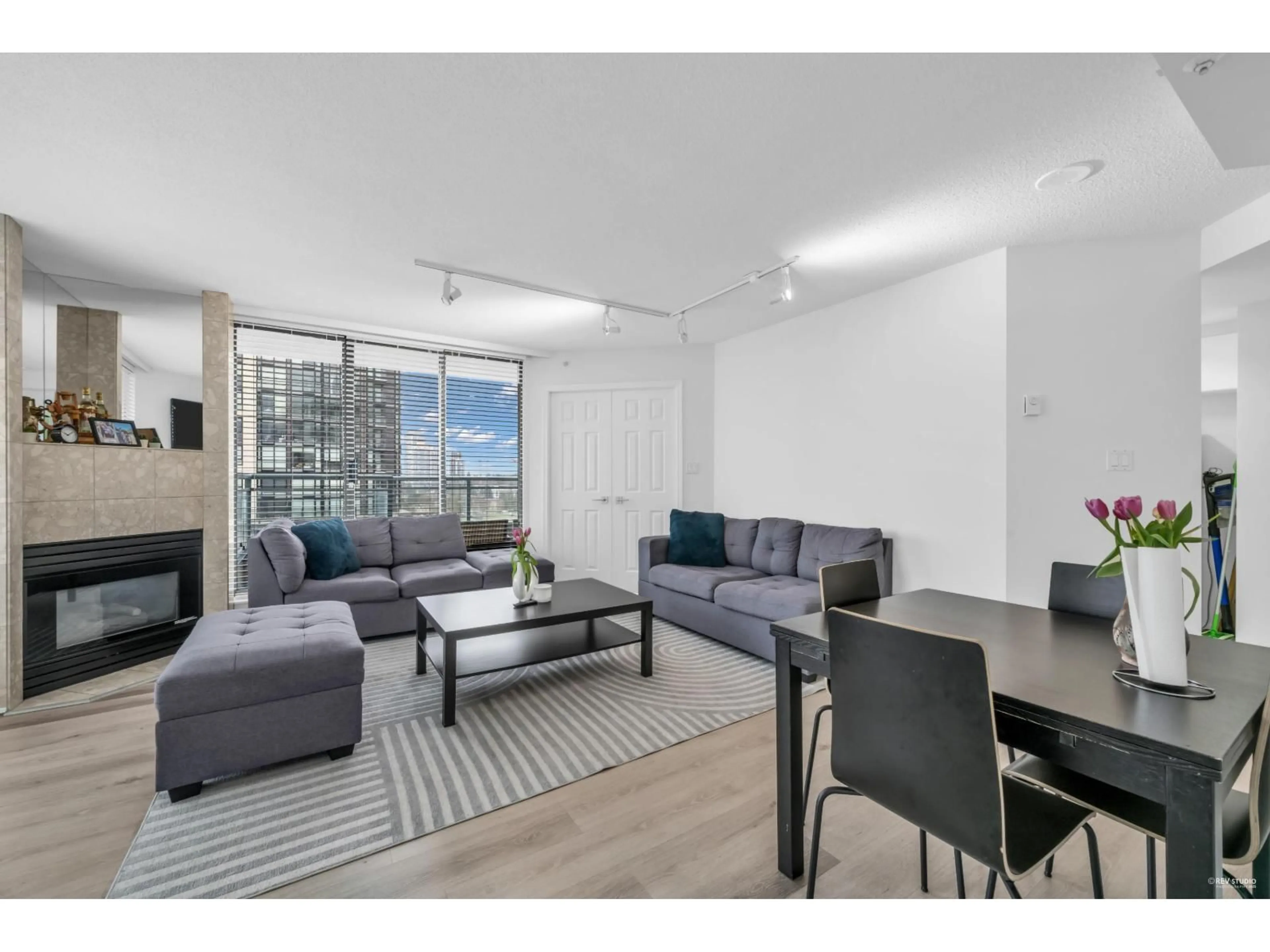 Living room with furniture, unknown for 1601 - 13383 108, Surrey British Columbia V3T5T6