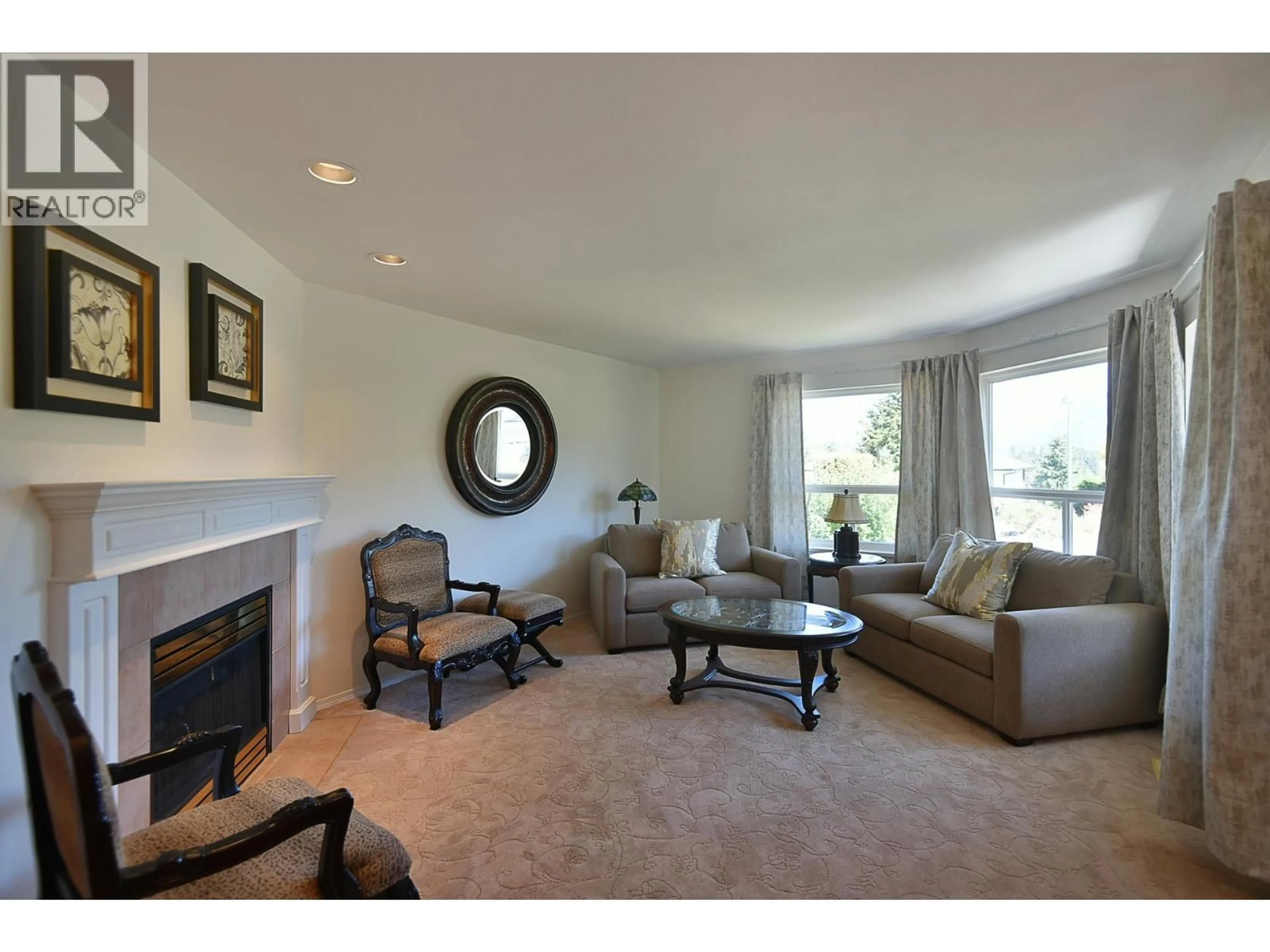 Living room with furniture, unknown for 5875 TURNSTONE CRESCENT, Sechelt British Columbia V7Z0L9