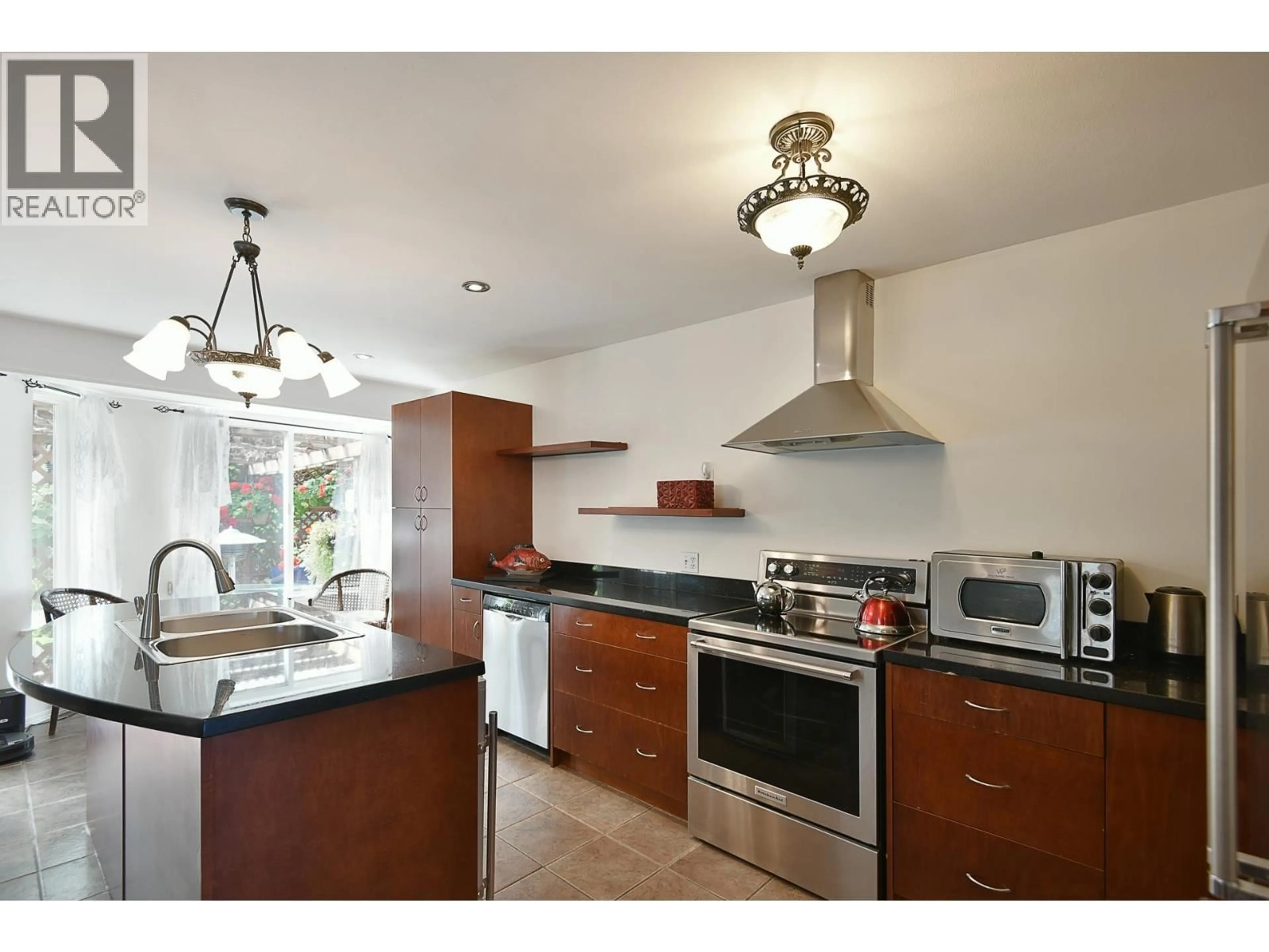 Open concept kitchen, ceramic/tile floor for 5875 TURNSTONE CRESCENT, Sechelt British Columbia V7Z0L9