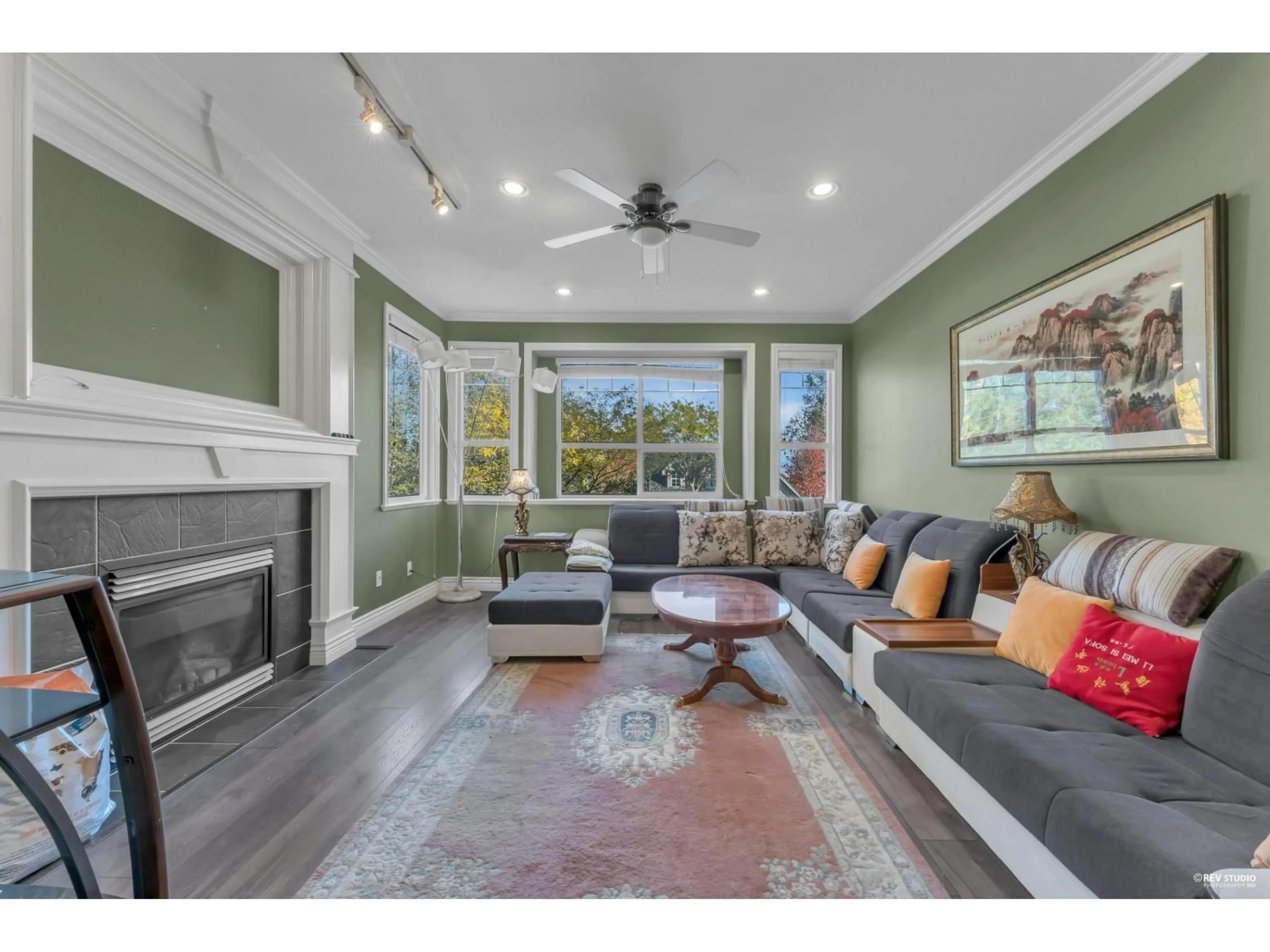 Living room with furniture, unknown for 10535 170A, Surrey British Columbia V4N5H8