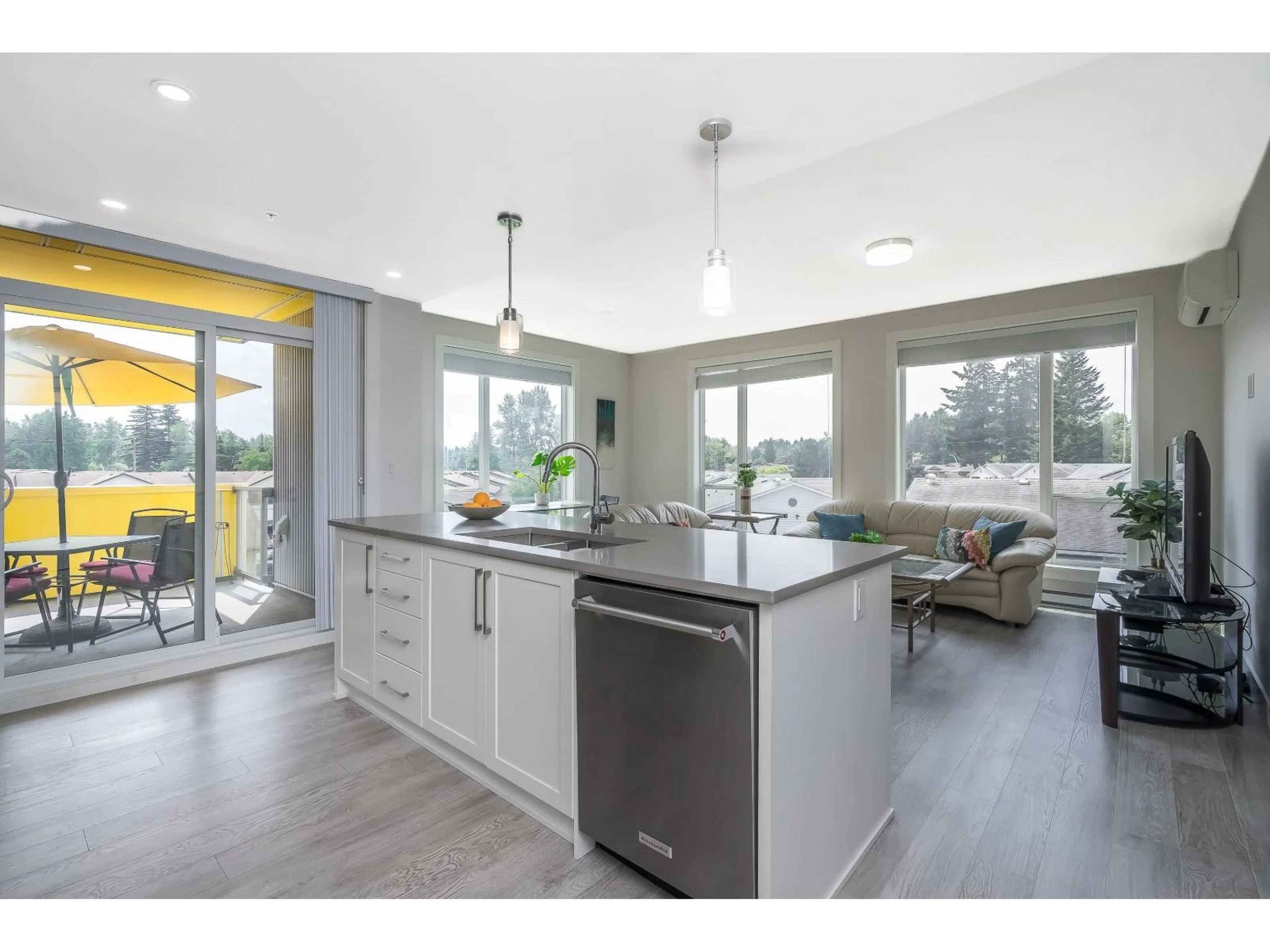 Open concept kitchen, unknown for 307 - 2555 WARE, Abbotsford British Columbia V2S0J4