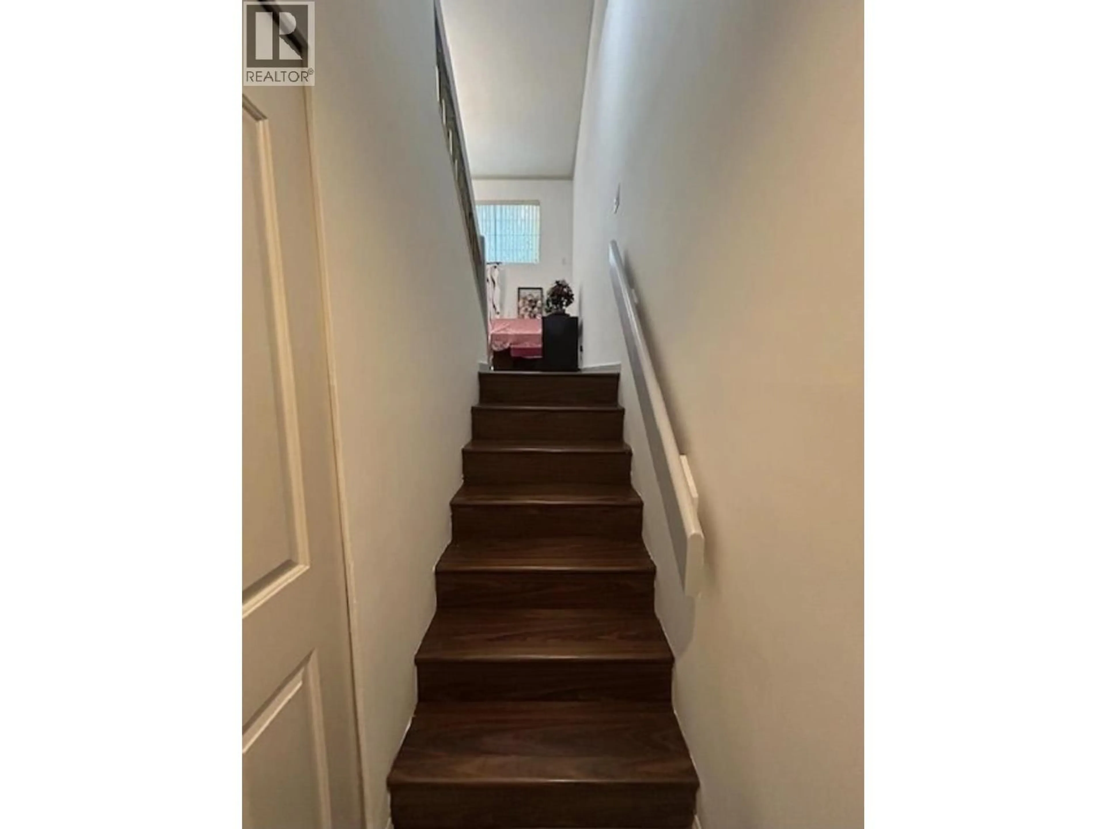 Stairs for 5 - 8591 BLUNDELL ROAD, Richmond British Columbia V6Y1K2