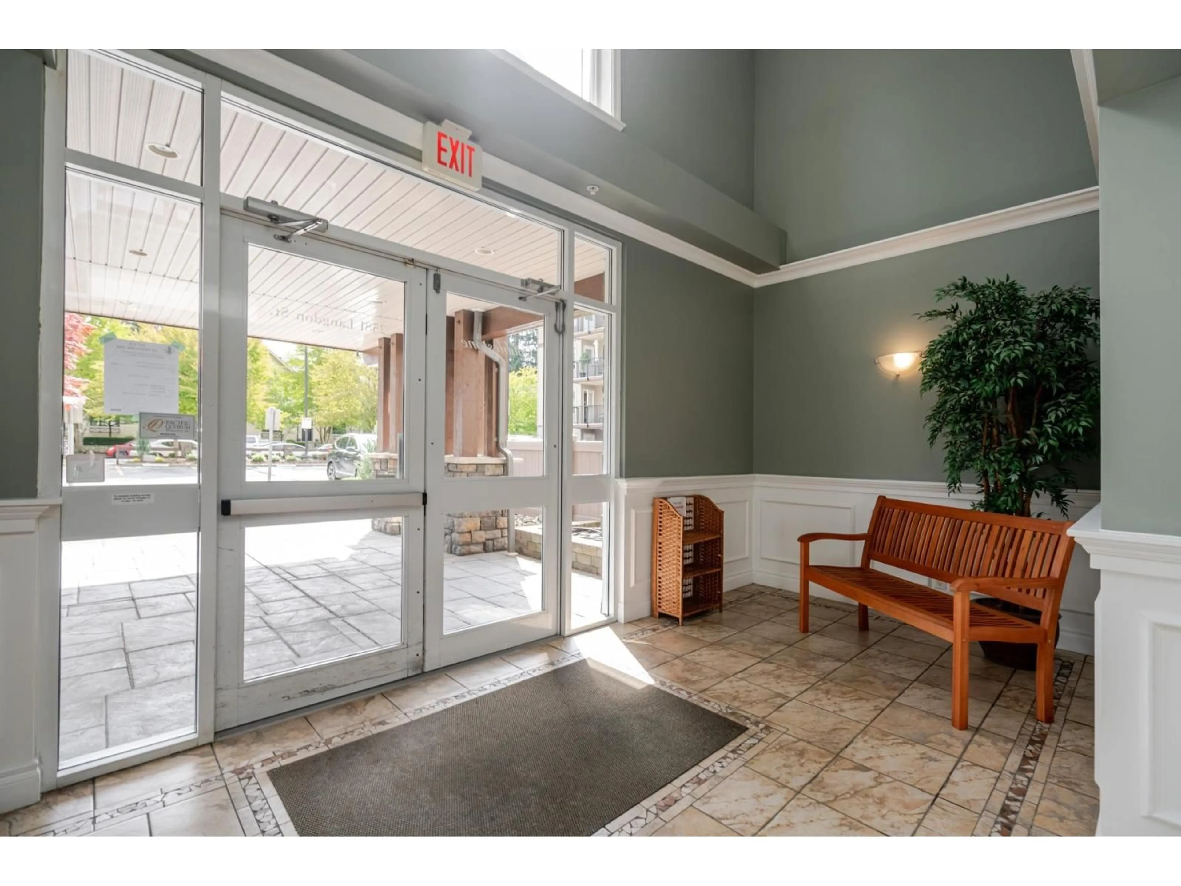 Indoor foyer for 109 - 2581 LANGDON, Abbotsford British Columbia V2T7A3