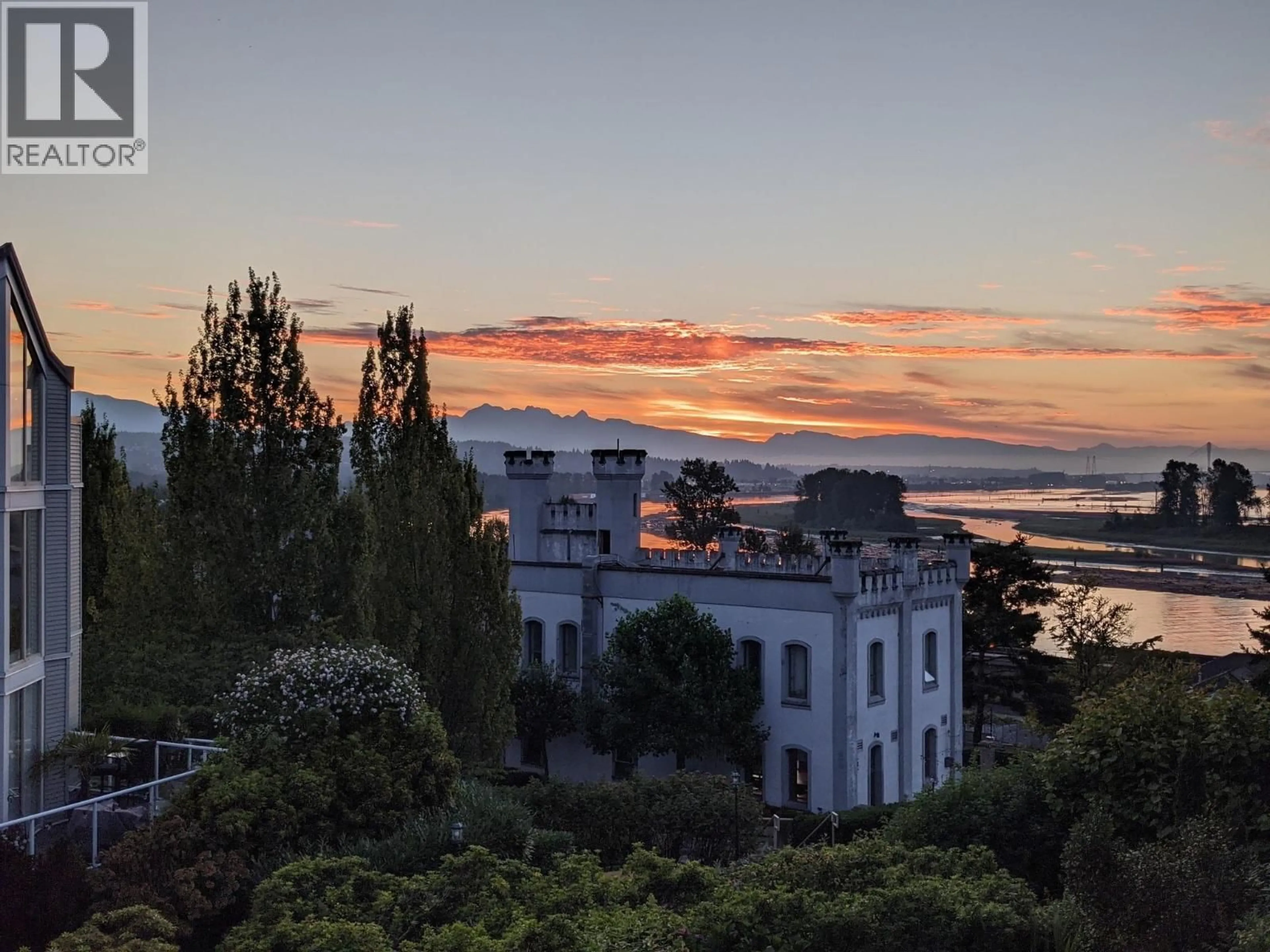 A pic from outside/outdoor area/front of a property/back of a property/a pic from drone, city buildings view from balcony for 306 - 48 RICHMOND STREET, New Westminster British Columbia V3L5P4