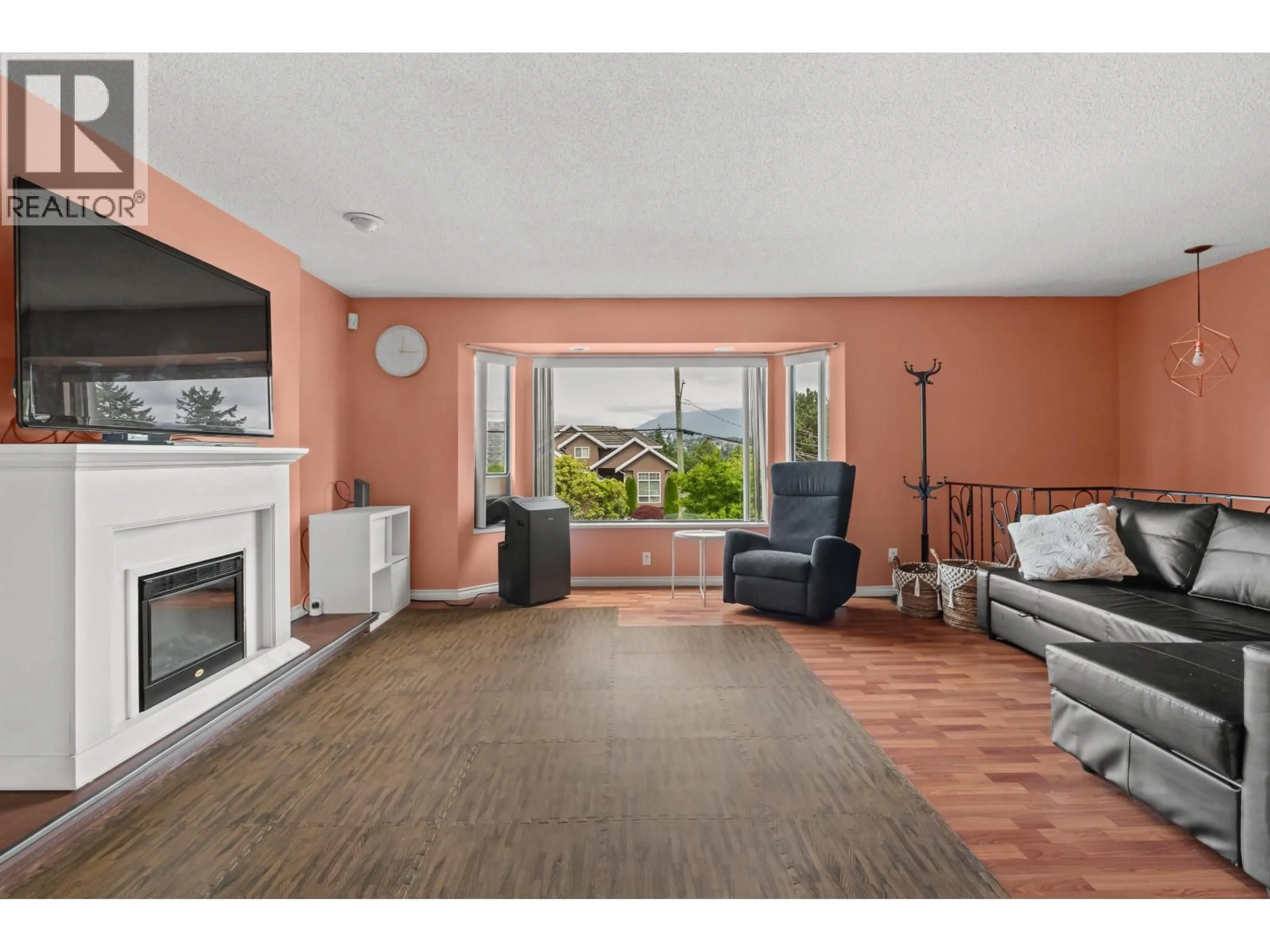 Living room with furniture, unknown for 5540 LAUREL STREET, Burnaby British Columbia V5G1N2