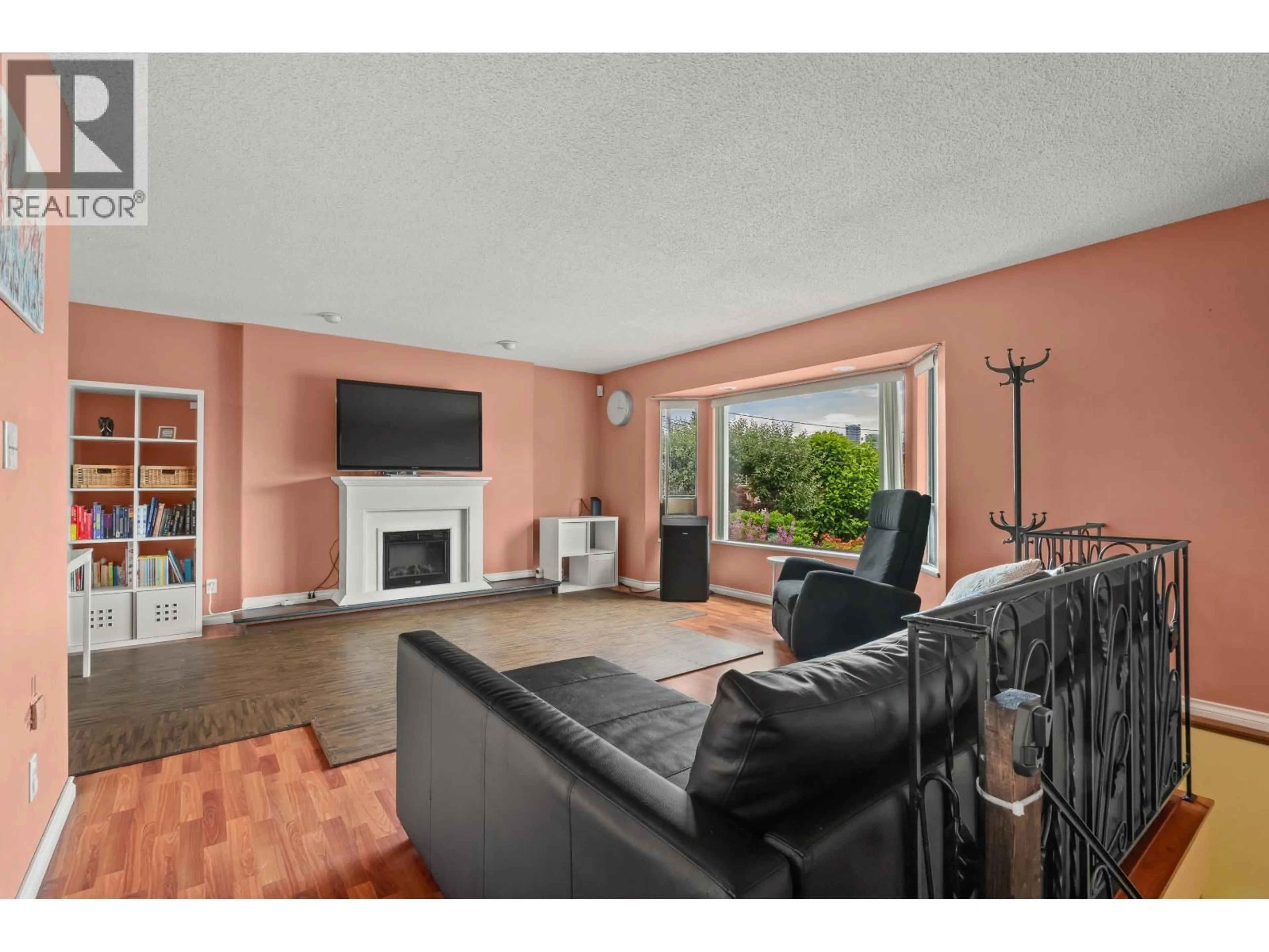 Living room with furniture, unknown for 5540 LAUREL STREET, Burnaby British Columbia V5G1N2
