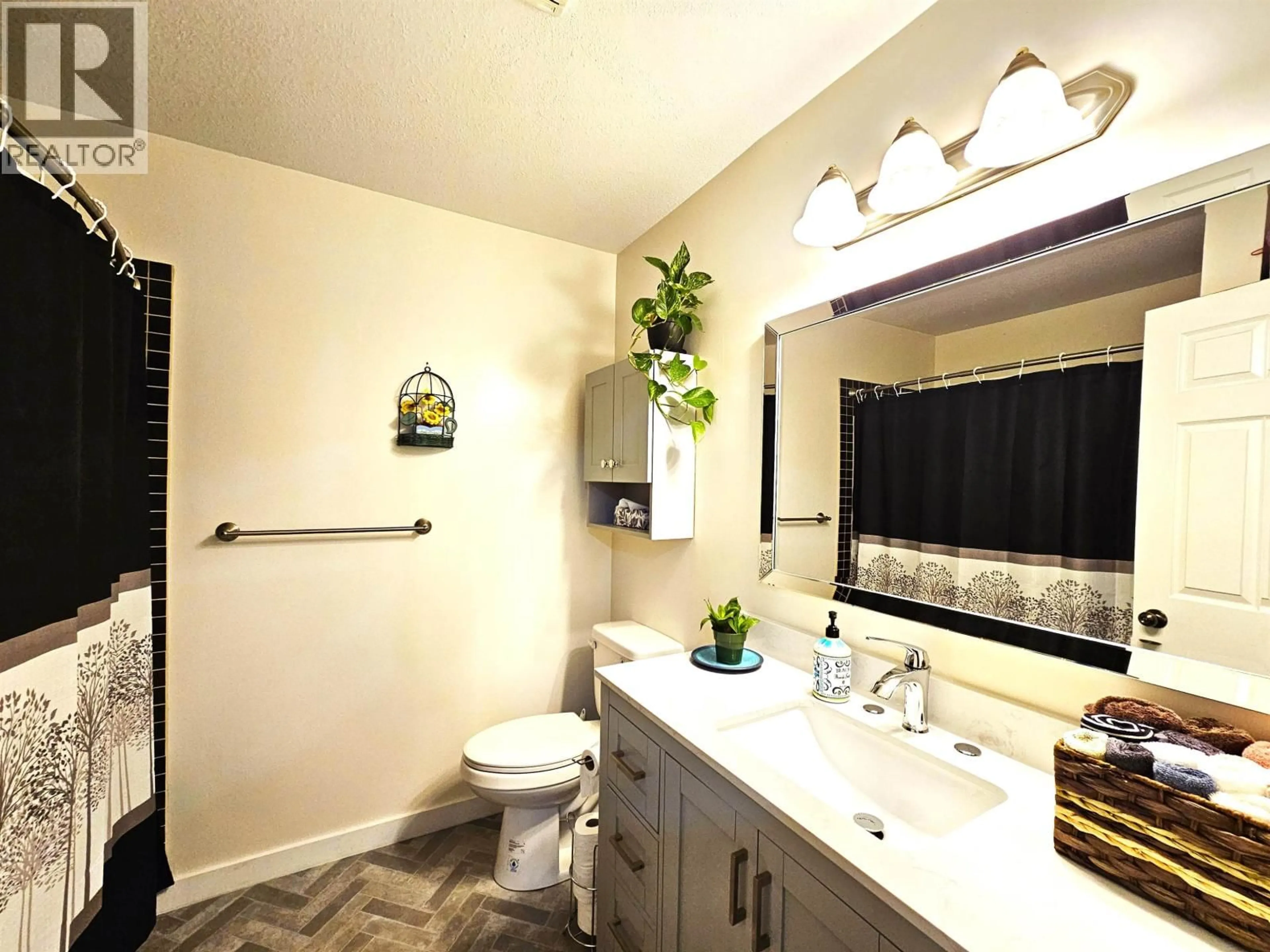Standard bathroom, ceramic/tile floor for 3449 CLEARWOOD PLACE, Prince George British Columbia V2K4R1