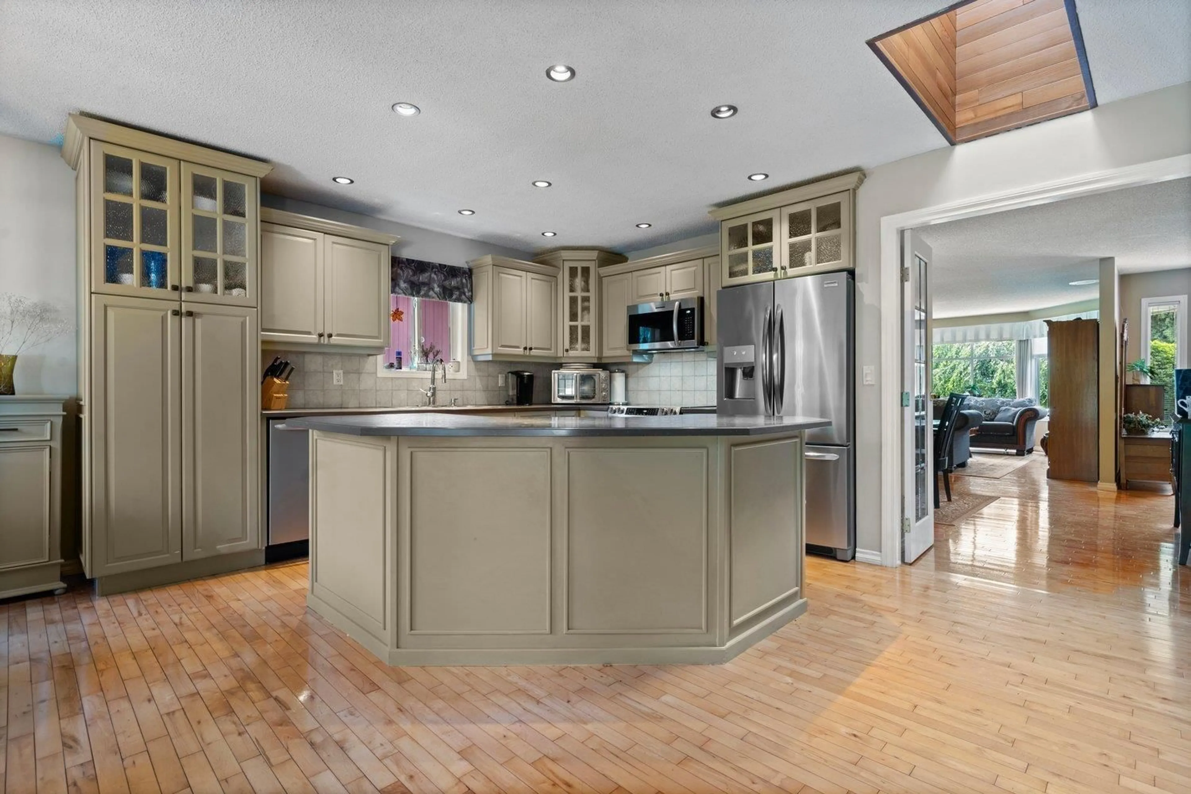 Open concept kitchen, unknown for 45605 WORTHINGTON PLACE, Chilliwack British Columbia V2R1N6