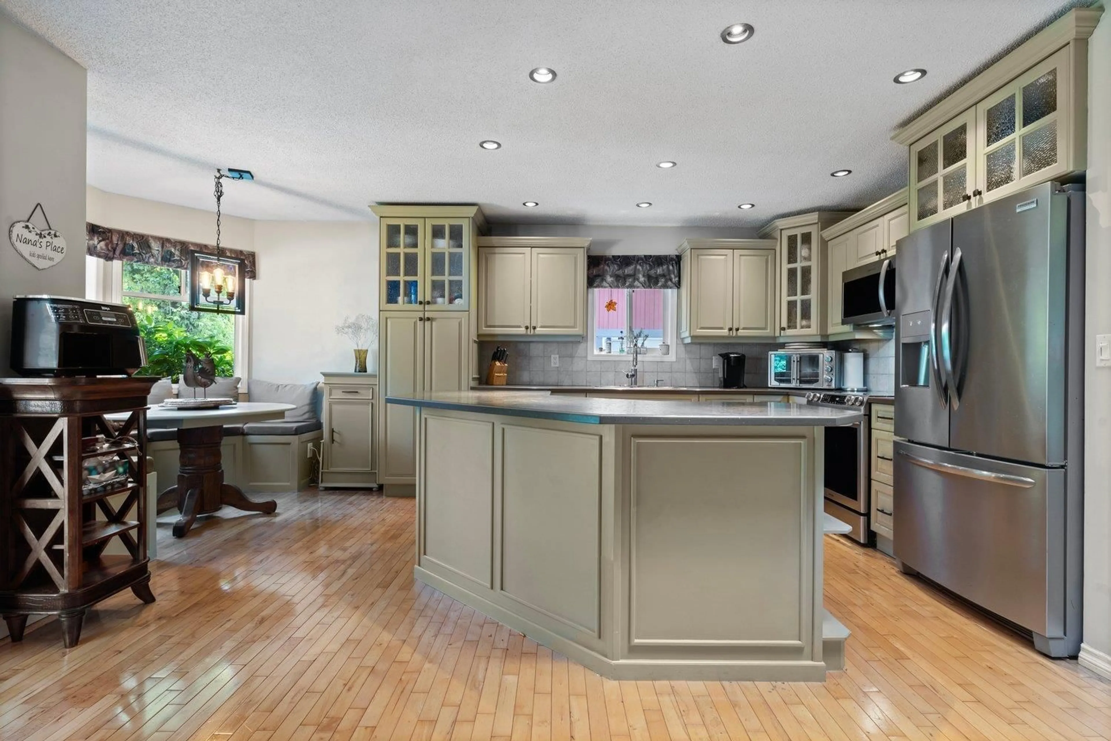 Open concept kitchen, unknown for 45605 WORTHINGTON PLACE, Chilliwack British Columbia V2R1N6