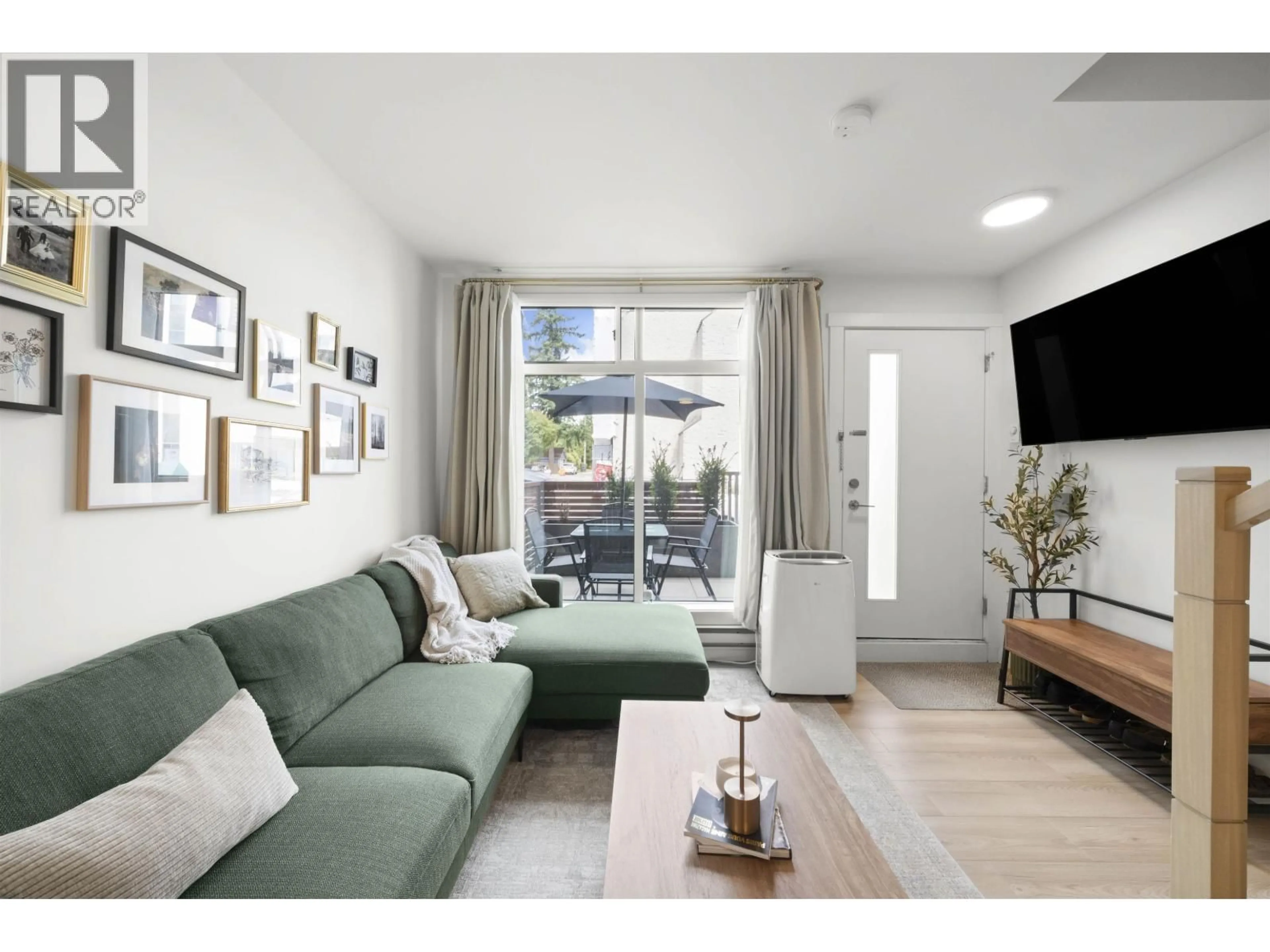 Living room with furniture, unknown for 103 - 232 SIXTH STREET, New Westminster British Columbia V3L0K9