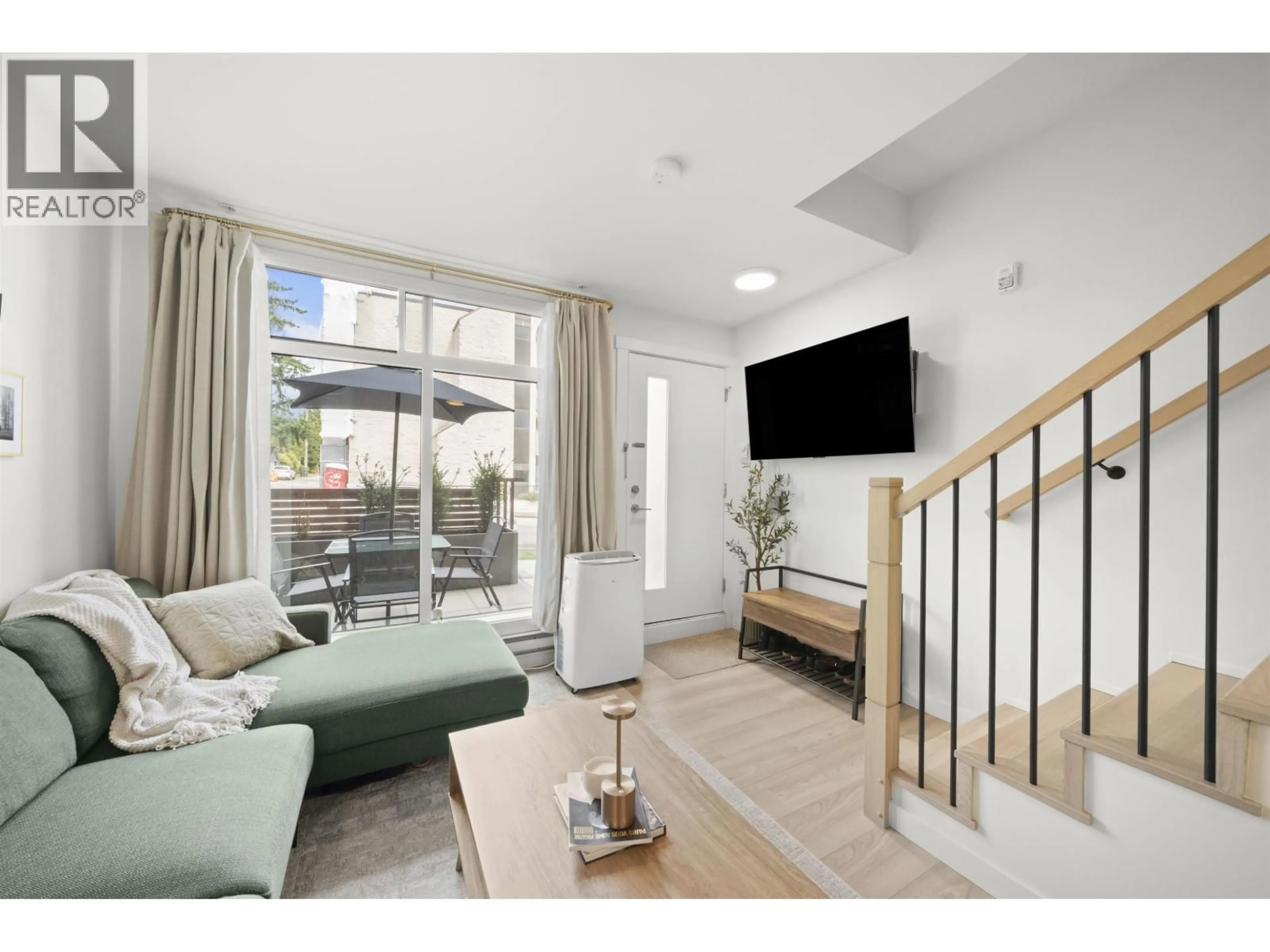 Living room with furniture, unknown for 103 - 232 SIXTH STREET, New Westminster British Columbia V3L0K9